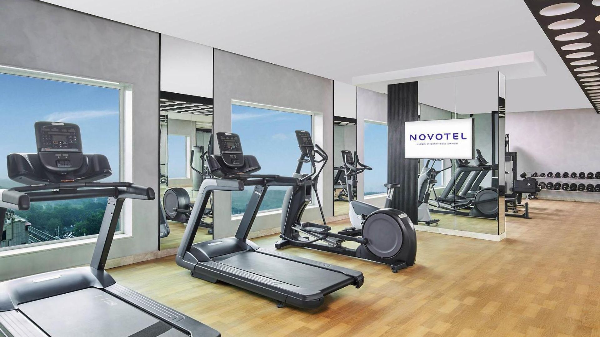 Novotel International Airport Hotel 5*