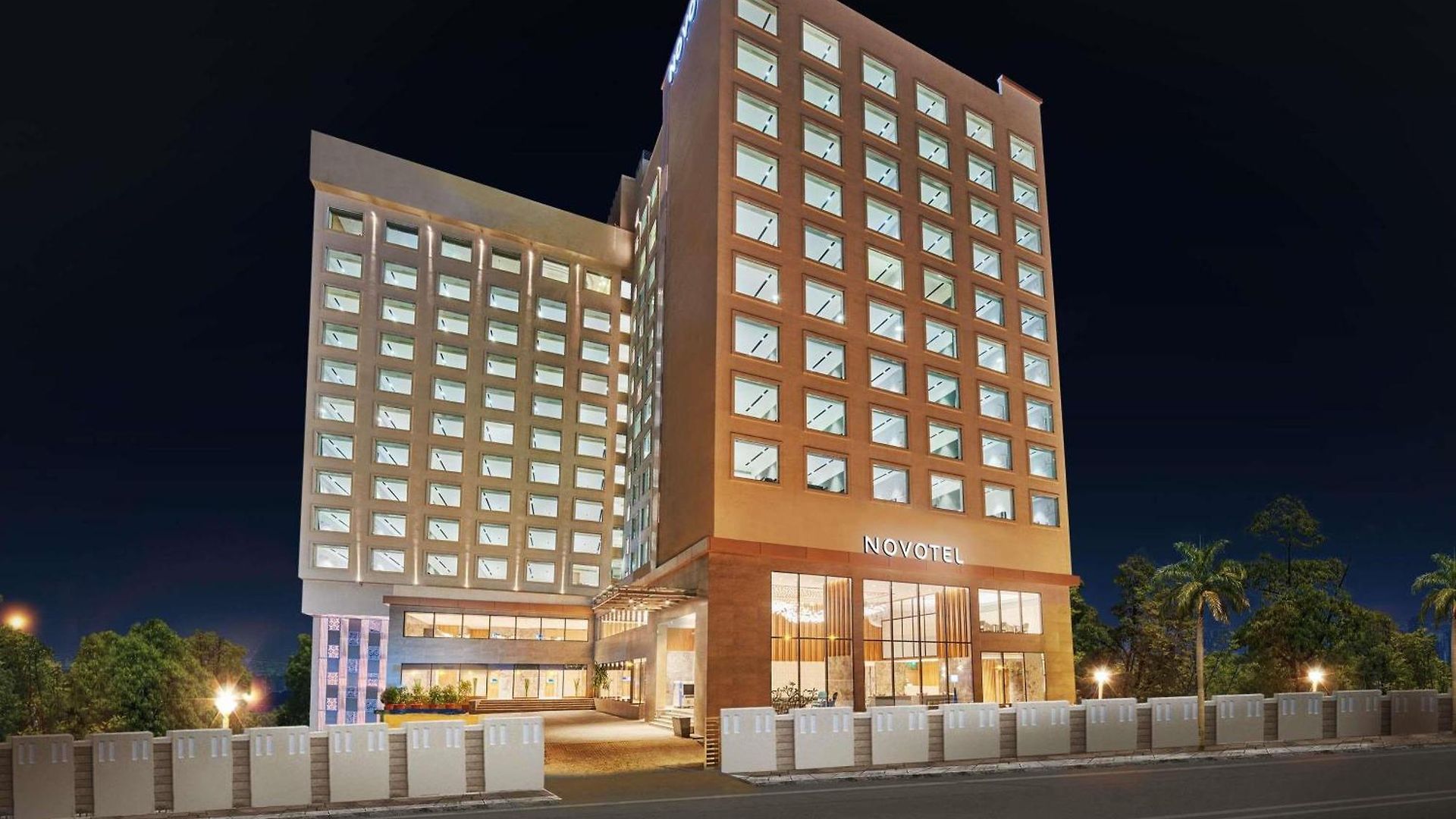 Novotel International Airport 5*