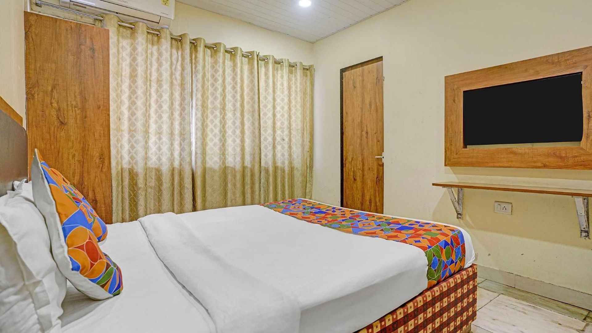 Hotel Via Maahi Residency