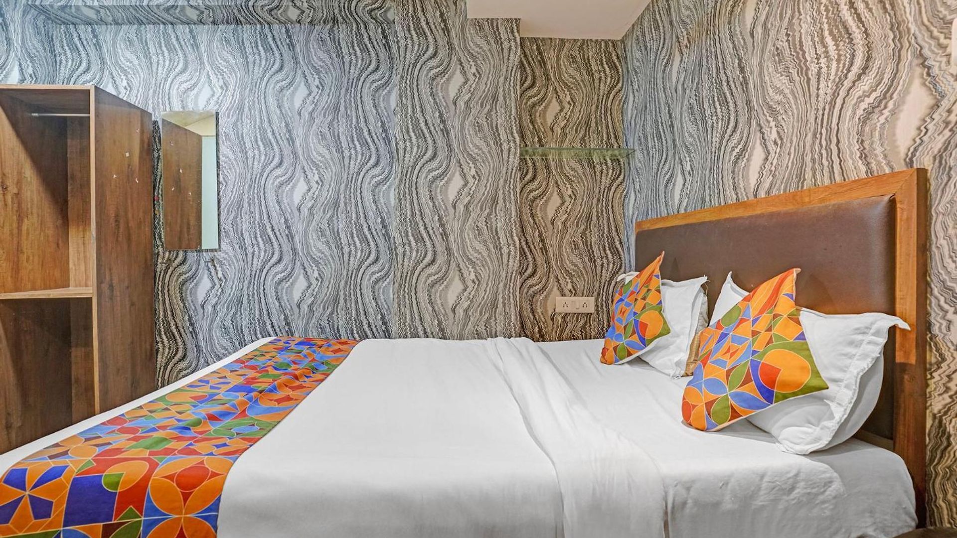 Hotel Via Maahi Residency