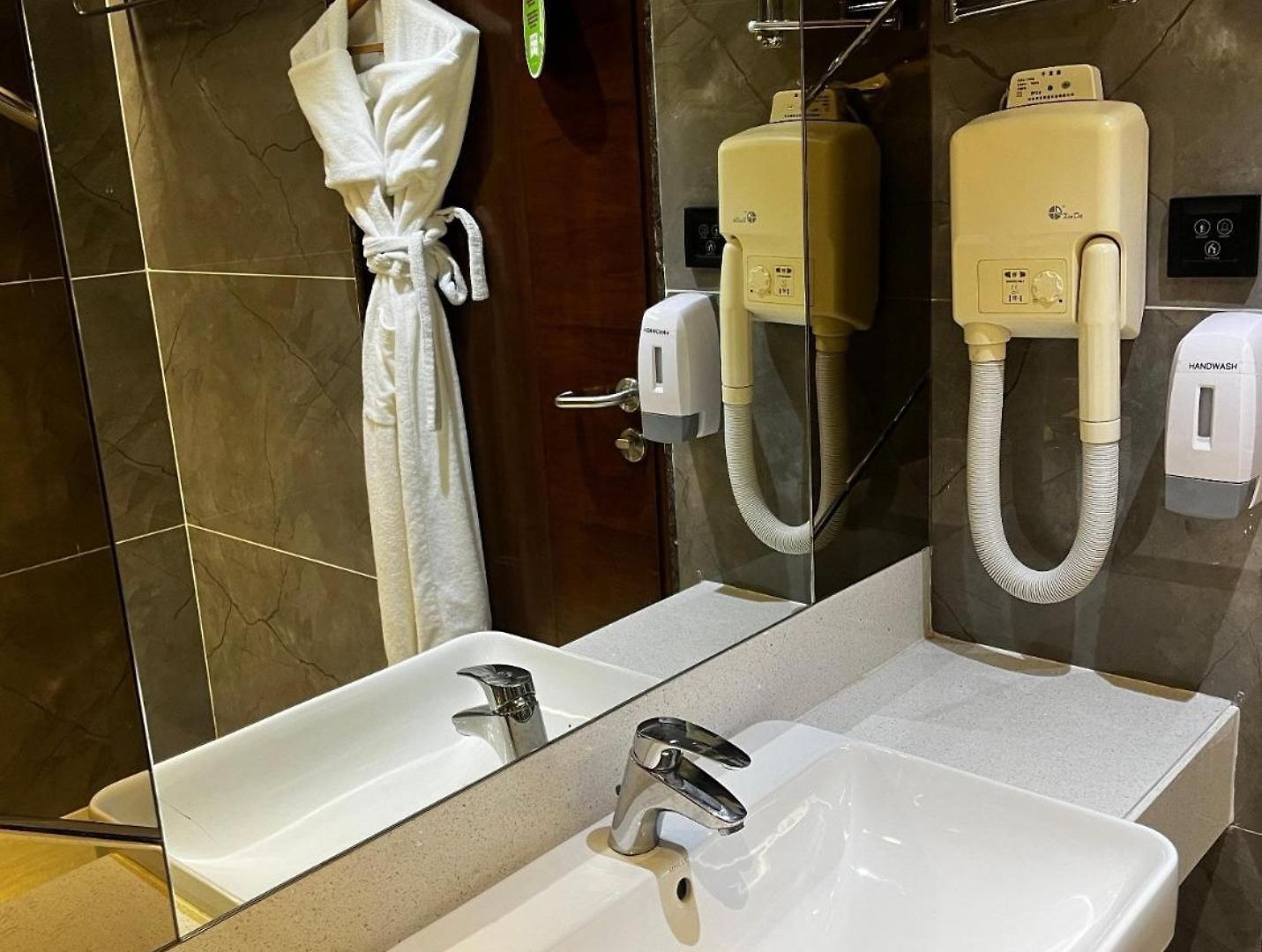 Suba International Sahar Road 4*
