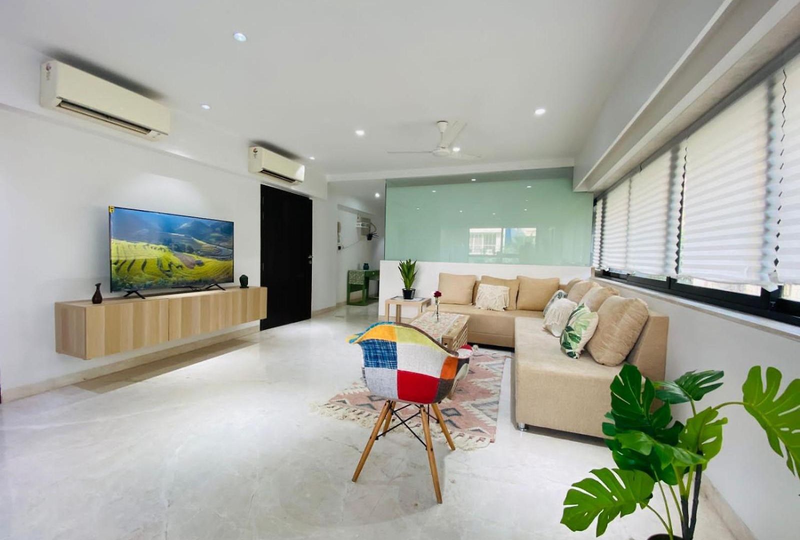 Connekthomes -modern 3bed3bath In Prime Bandra Neighborhood Apartment