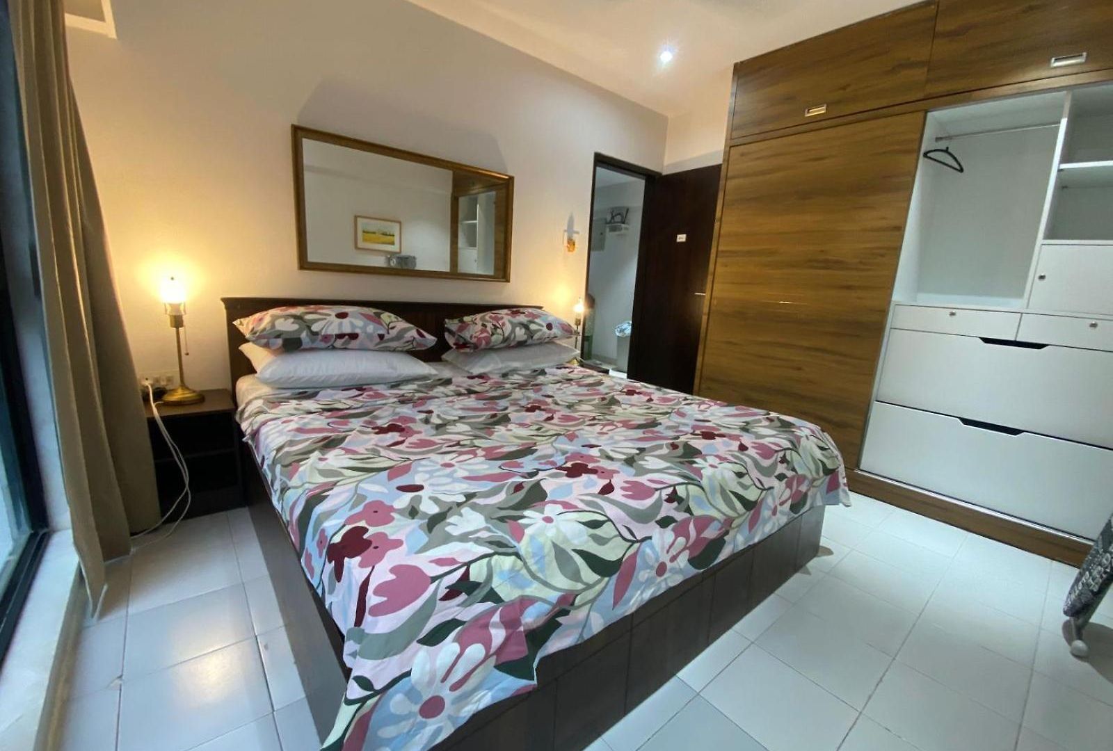 Connekthomes -modern 3bed3bath In Prime Bandra Neighborhood Apartment