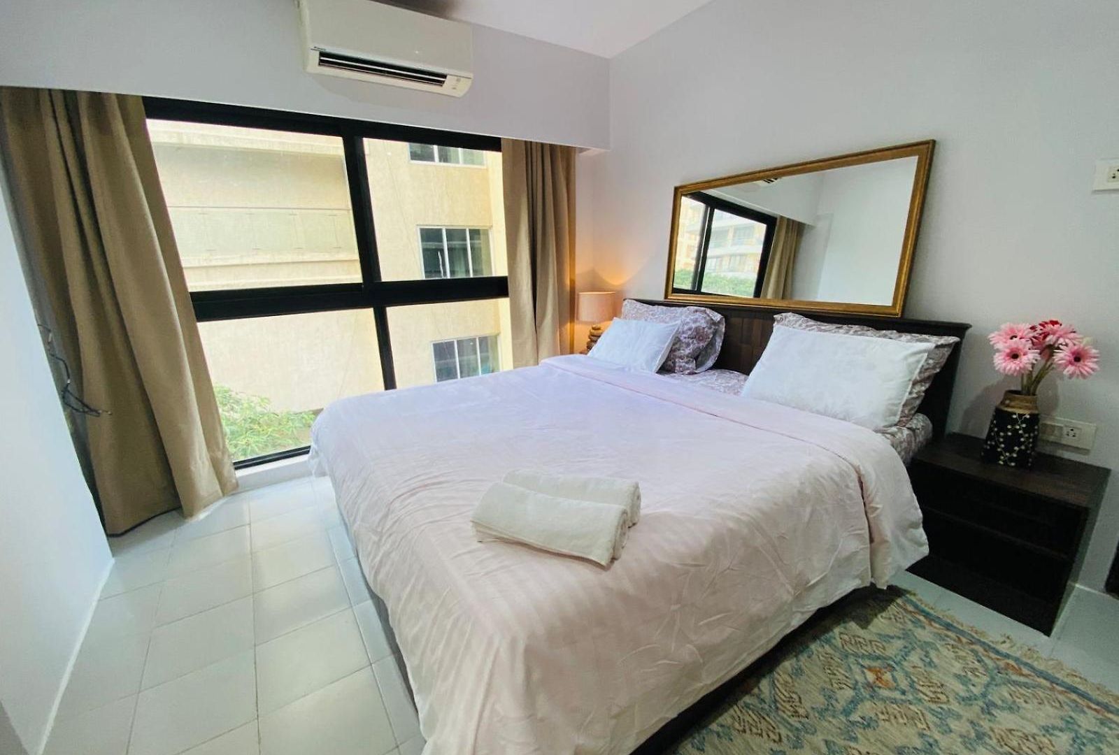 Connekthomes -modern 3bed3bath In Prime Bandra Neighborhood