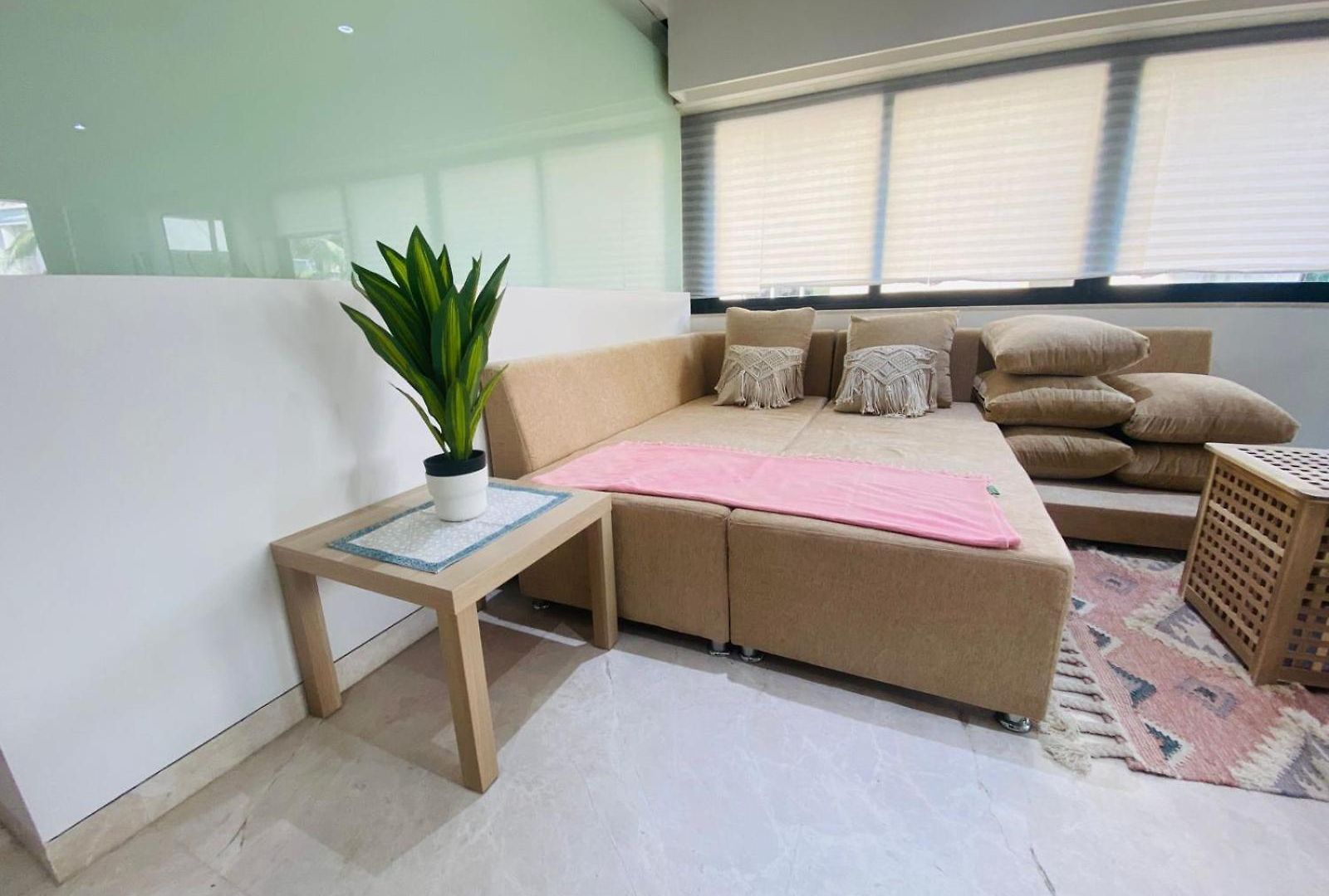 Connekthomes -modern 3bed3bath In Prime Bandra Neighborhood Apartment