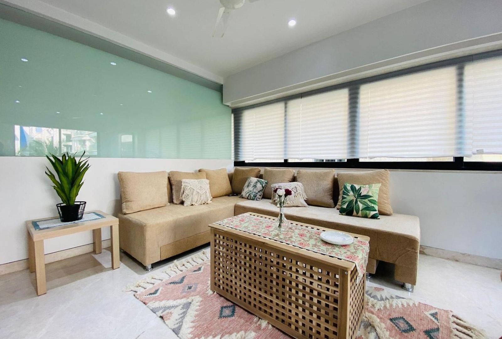 Connekthomes -modern 3bed3bath In Prime Bandra Neighborhood Apartment *