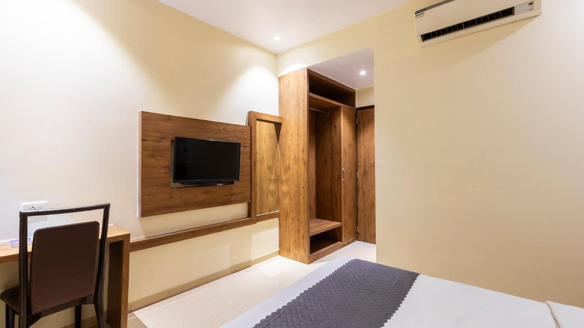 Lotus Grand Near International Airport 3*