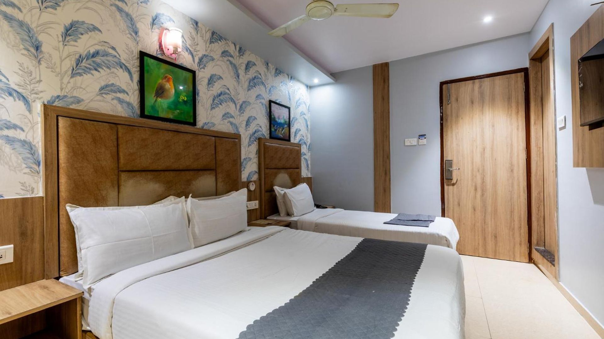 Lotus Grand Near International Airport 3* Mumbai