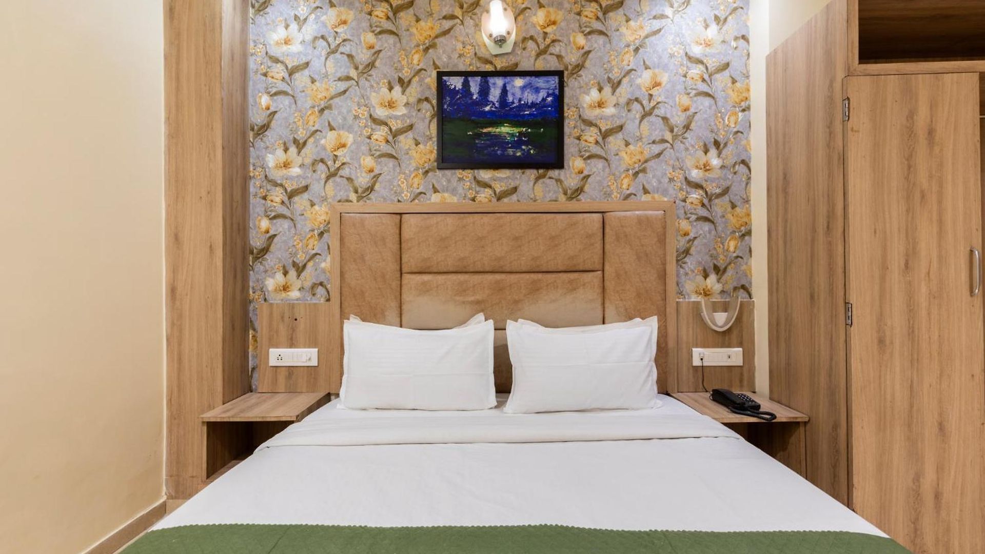 Lotus Grand Near International Airport Bed & Breakfast 3*