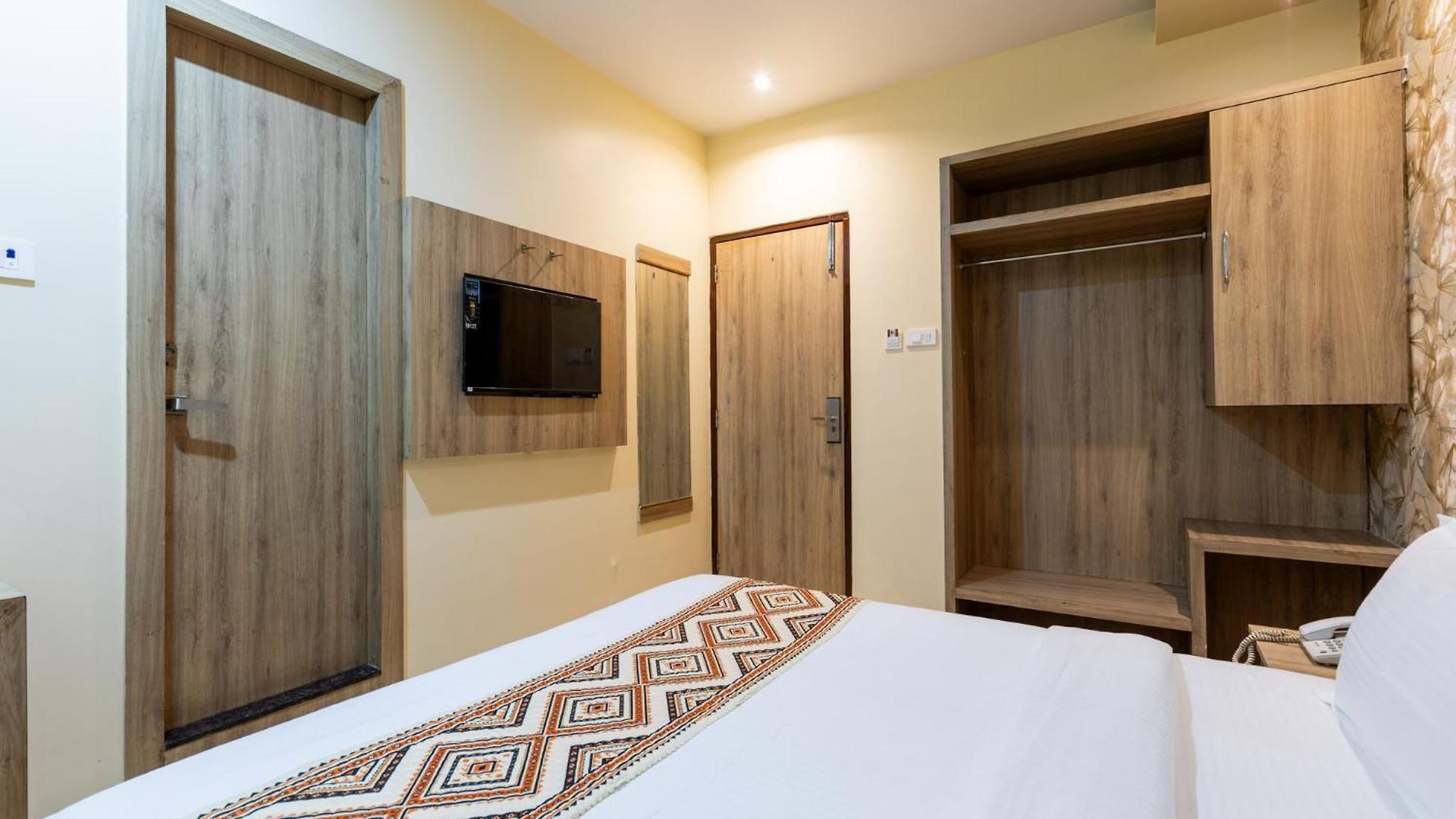 Lotus Grand Near International Airport Bed & Breakfast Mumbai