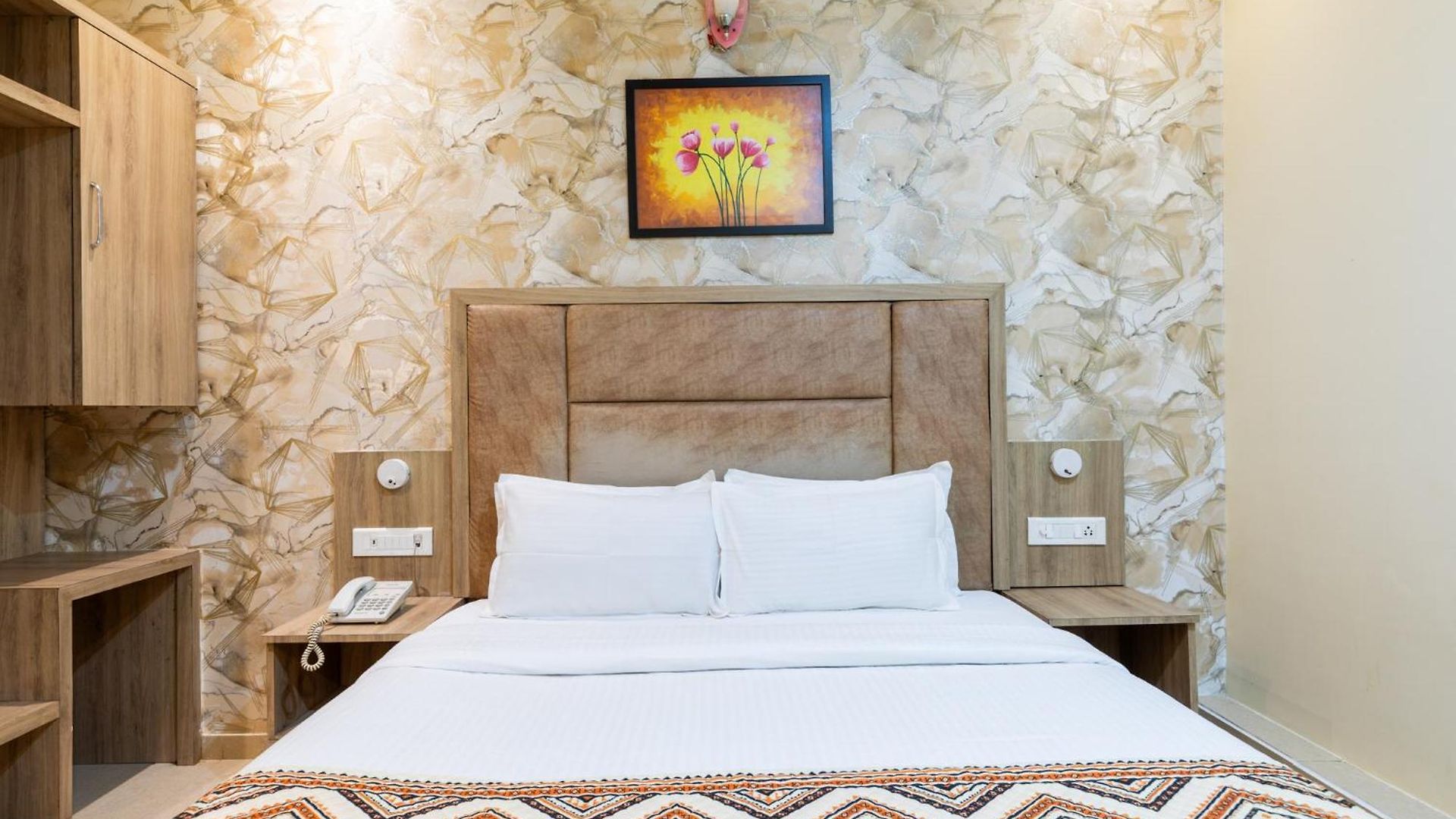 Lotus Grand Near International Airport 3* Mumbai