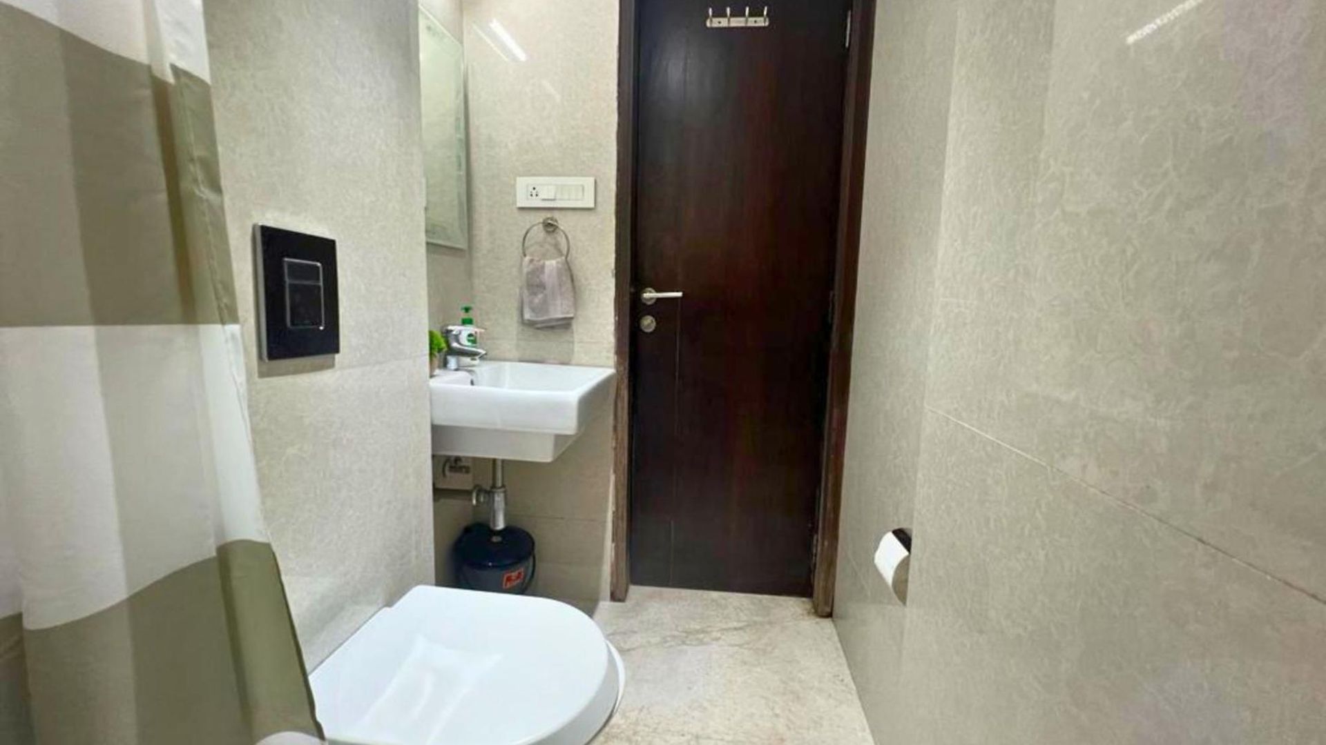 Apartment Kakad Classic 5, 16th Rd, Pali Village, Khar West By Connekt Homes Mumbai