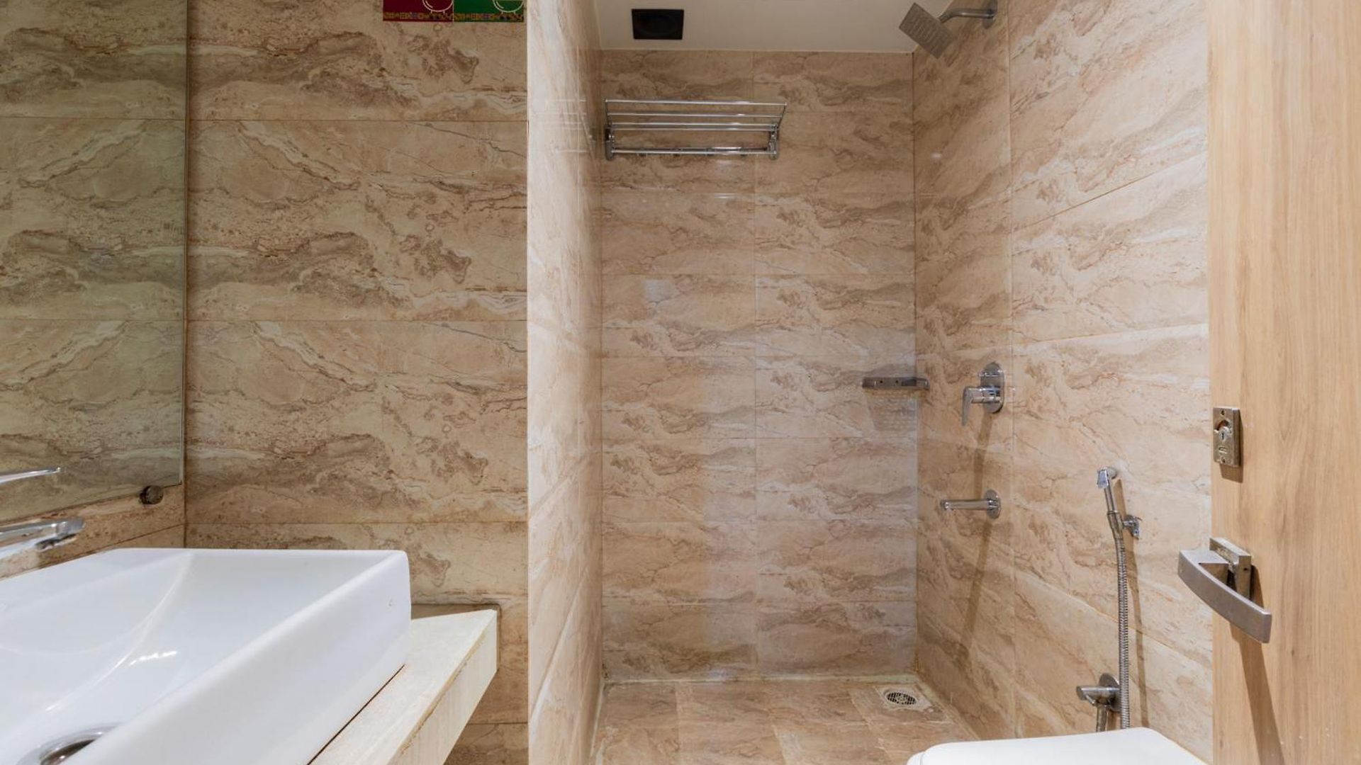 Bed & Breakfast Lotus Grand Near International Airport 3*