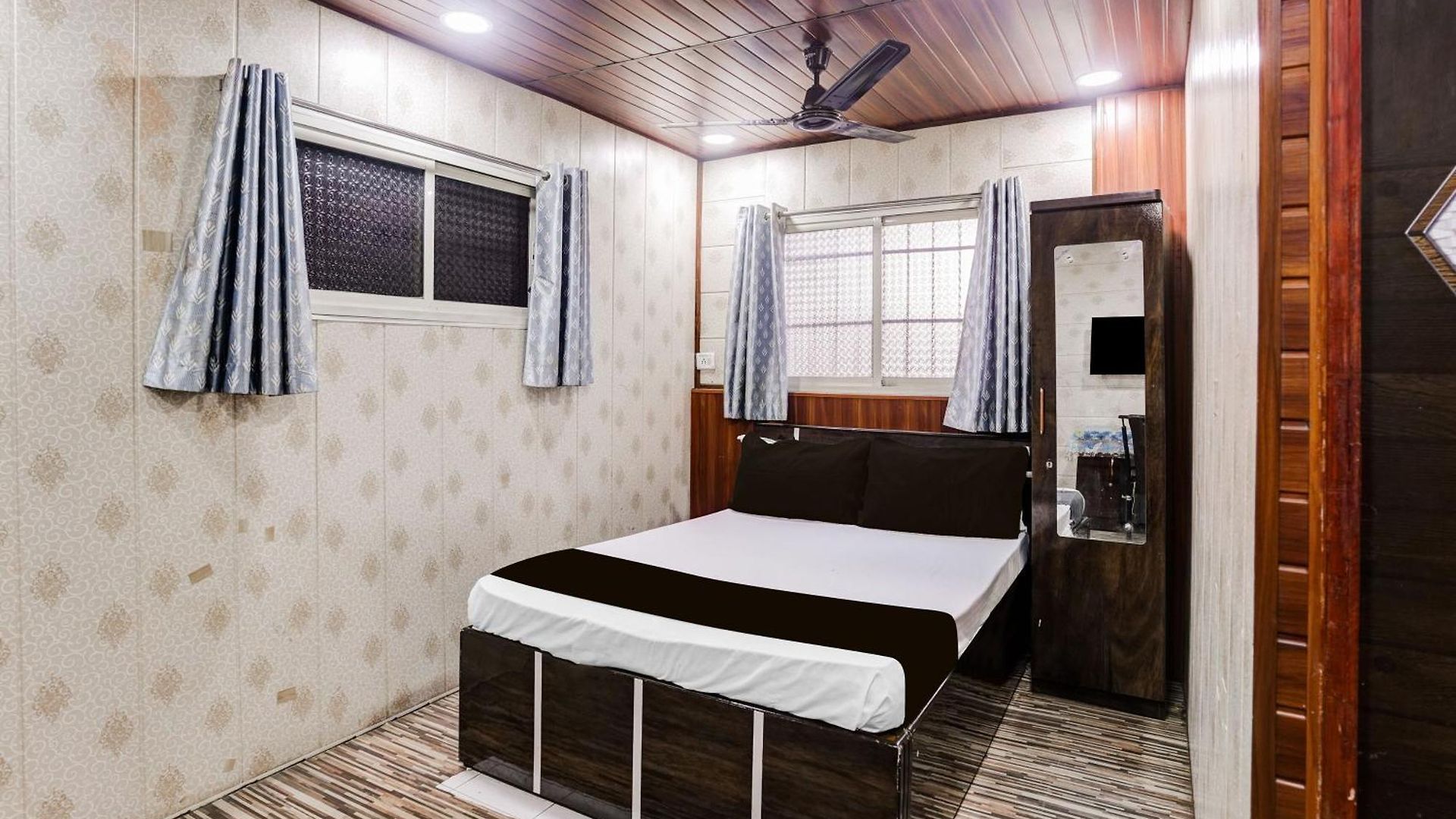 O Ulhasnagar Railway Junction Formerly Garden Hotel Mumbai