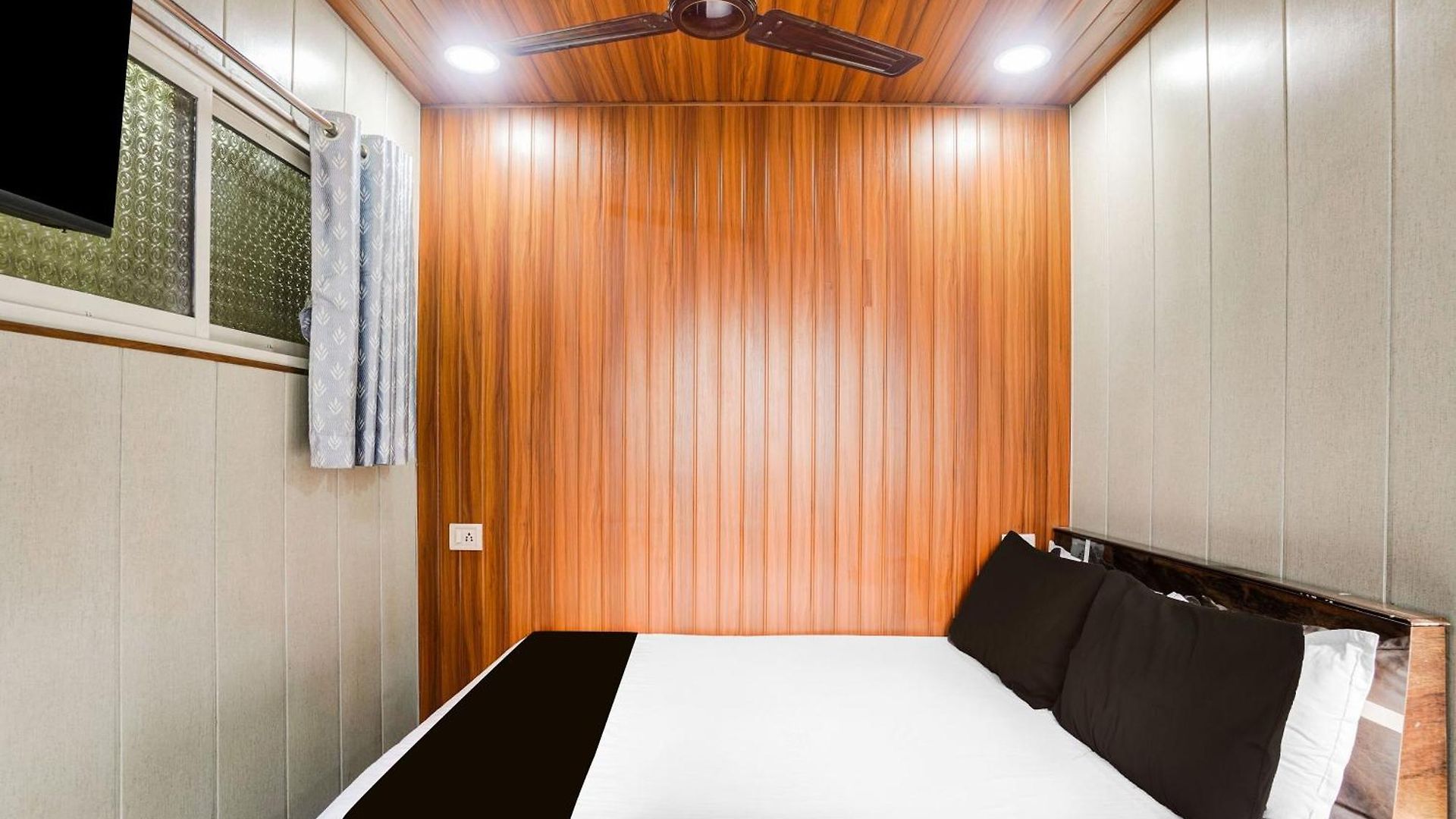 Hotel O Ulhasnagar Railway Junction Formerly Garden 4*