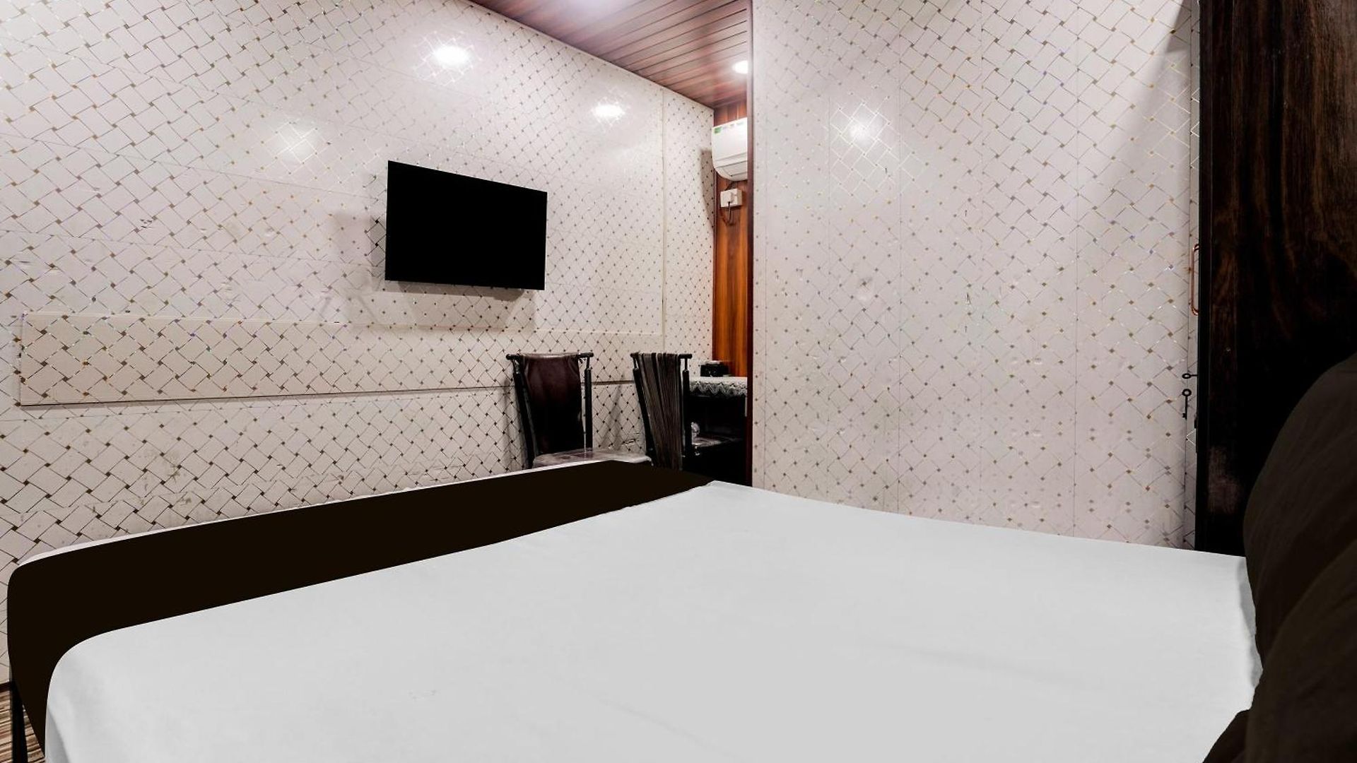 O Ulhasnagar Railway Junction Formerly Garden Hotel 4*