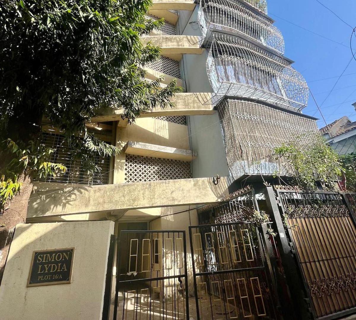 Connekthomes - Simon Lydia A Sunlit Charm In Bandra, Pali Village Apartment Mumbai