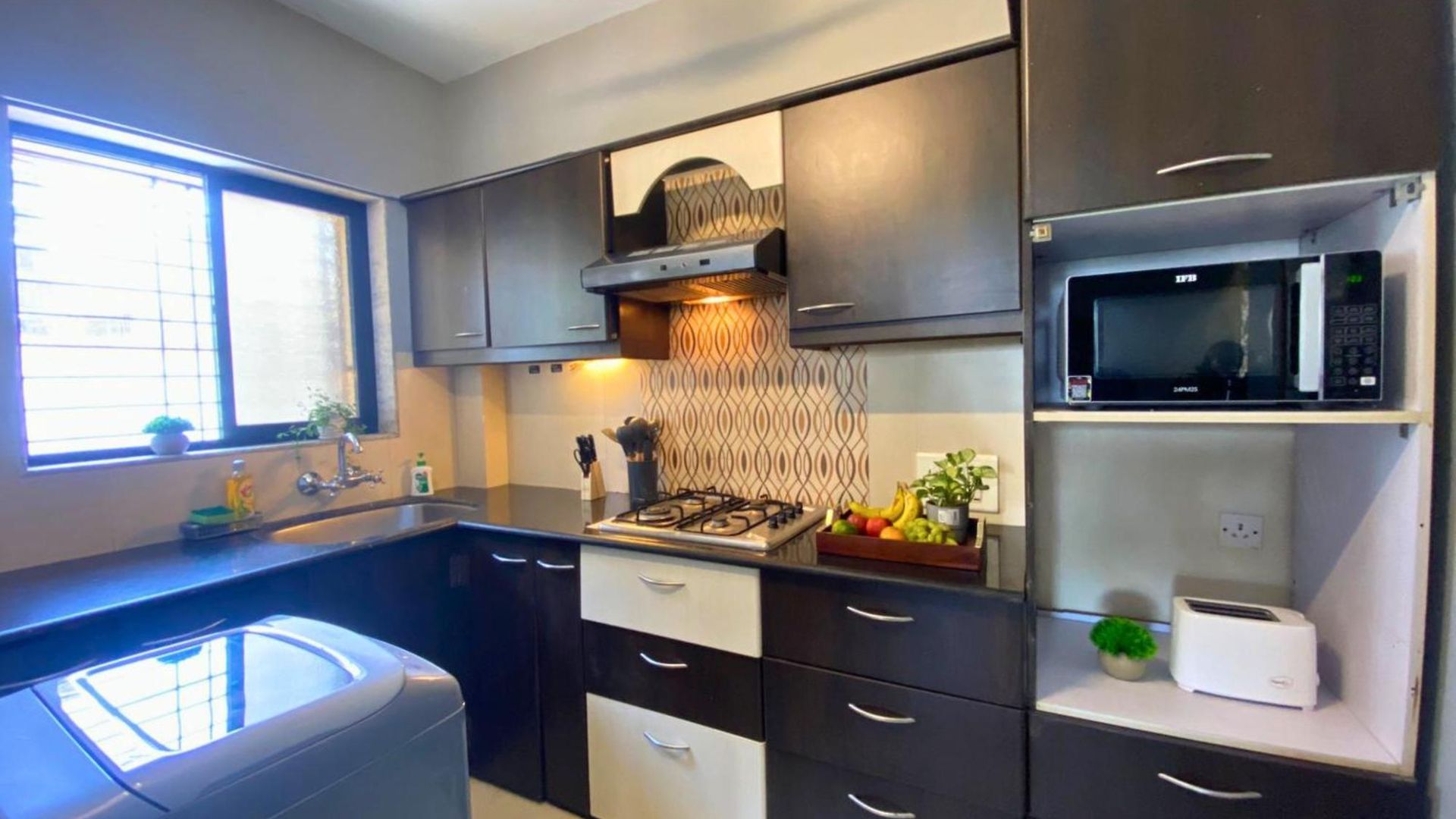 Apartment Connekthomes - Simon Lydia A Sunlit Charm In Bandra, Pali Village *