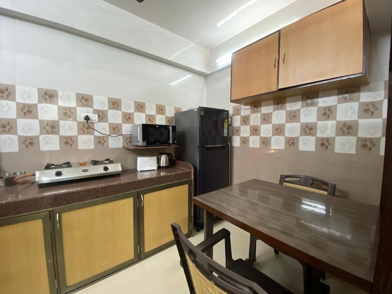 Dawn - A Spacious Modern In Bandra At Almeida Park By Connekt Homes