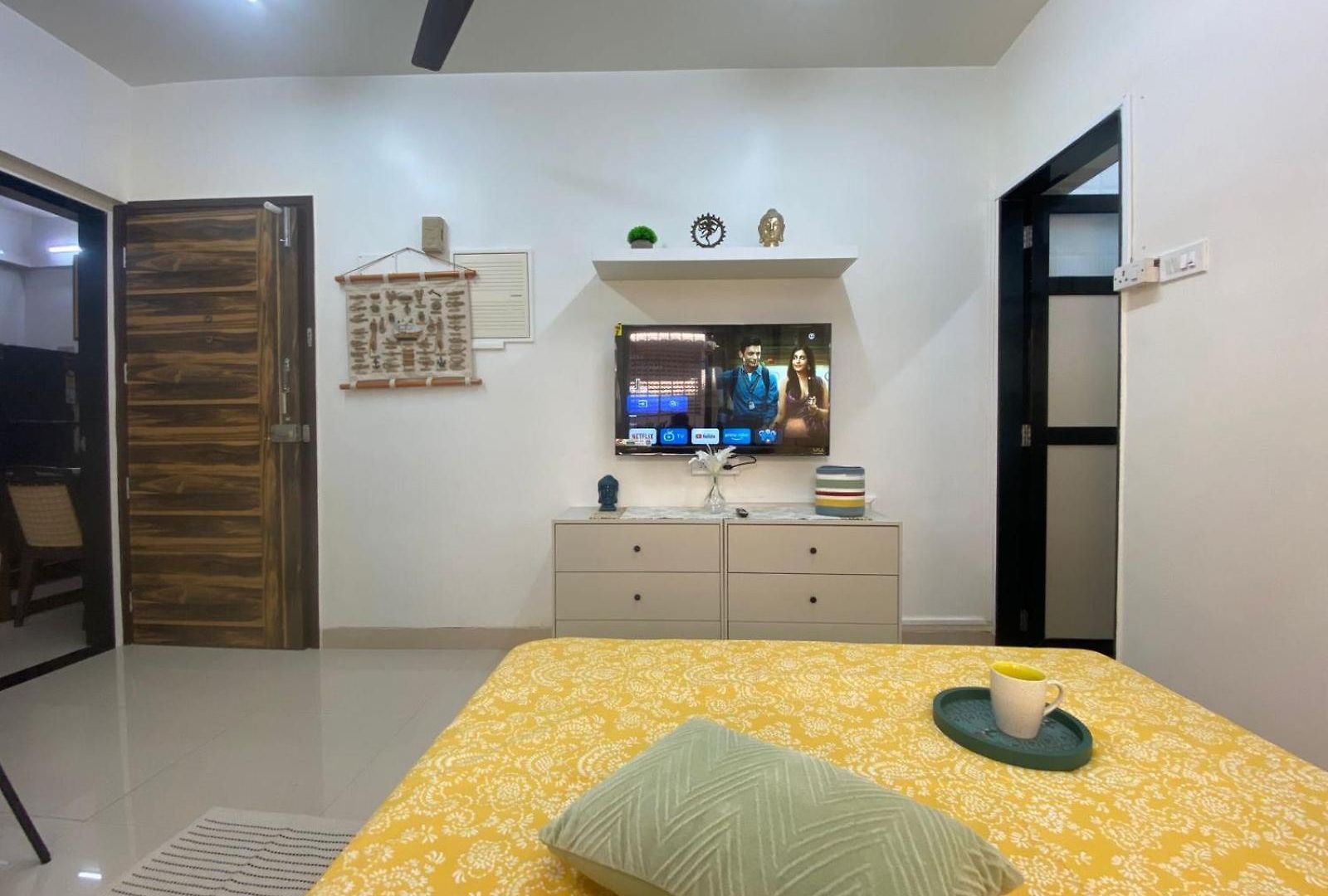 Dawn - A Spacious Modern In Bandra At Almeida Park By Connekt Homes *