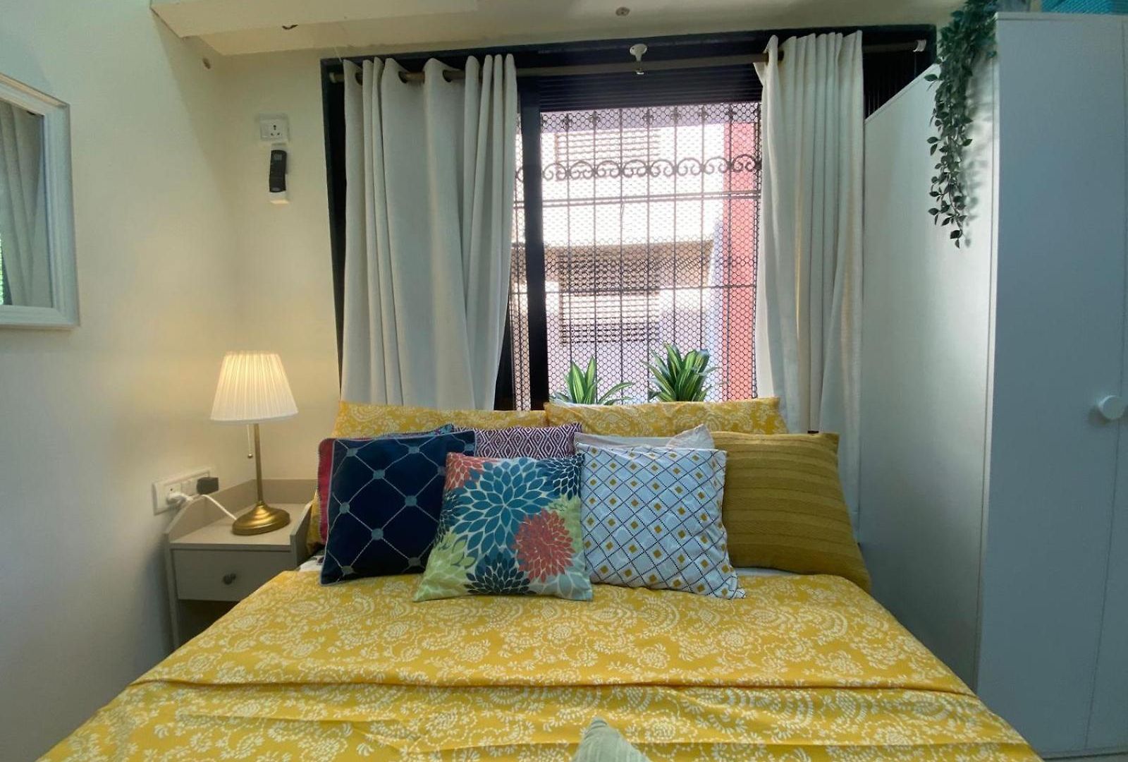 Dawn - A Spacious Modern In Bandra At Almeida Park By Connekt Homes Apartment