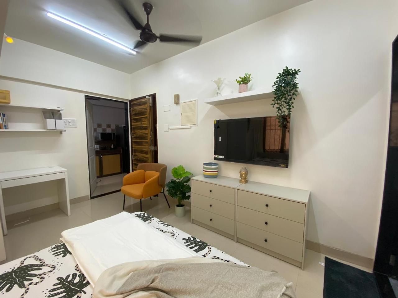 Dawn - A Spacious Modern In Bandra At Almeida Park By Connekt Homes *