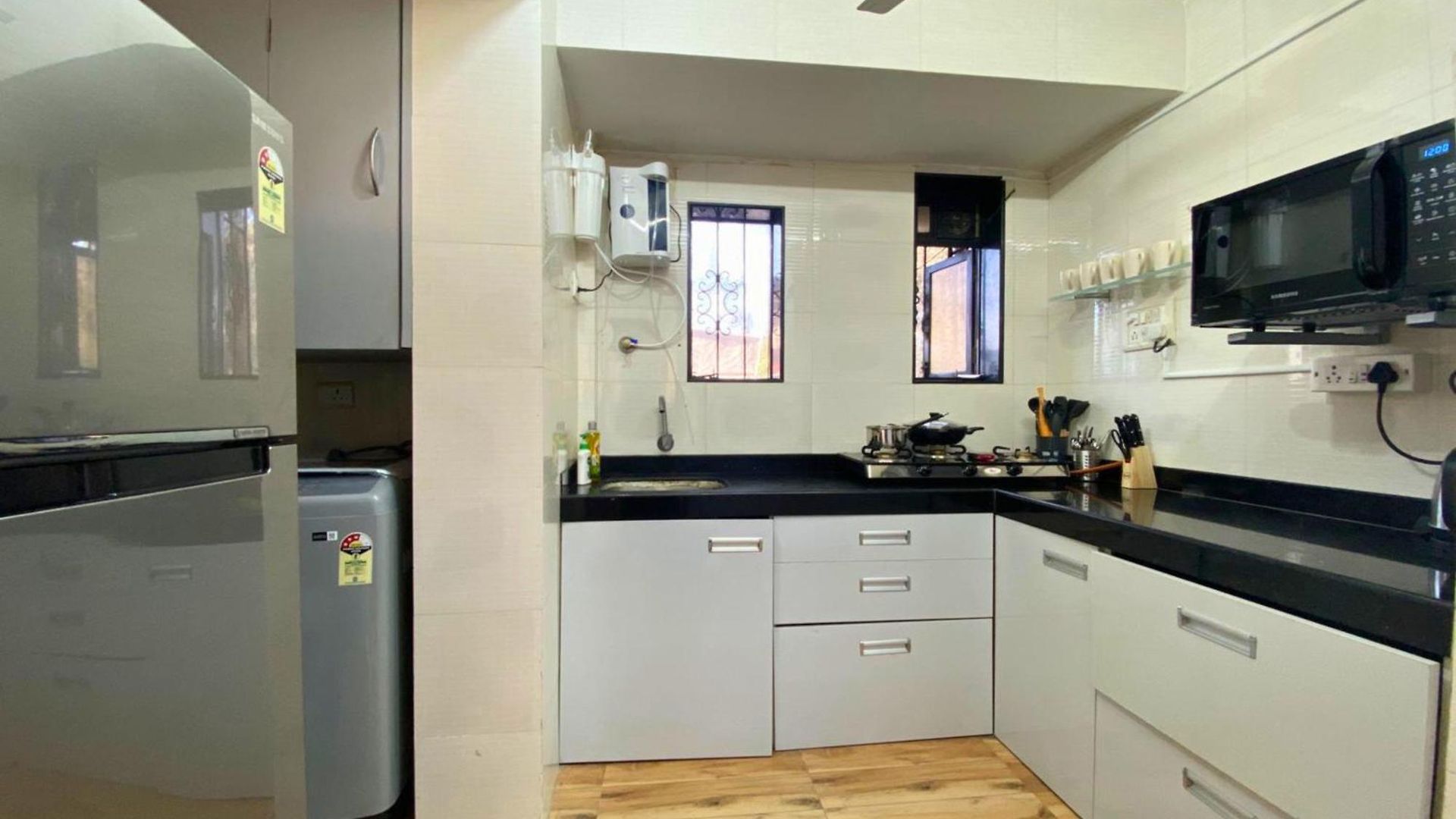 Connekthomes - Saba Heritage Charming In Bandra West Apartment