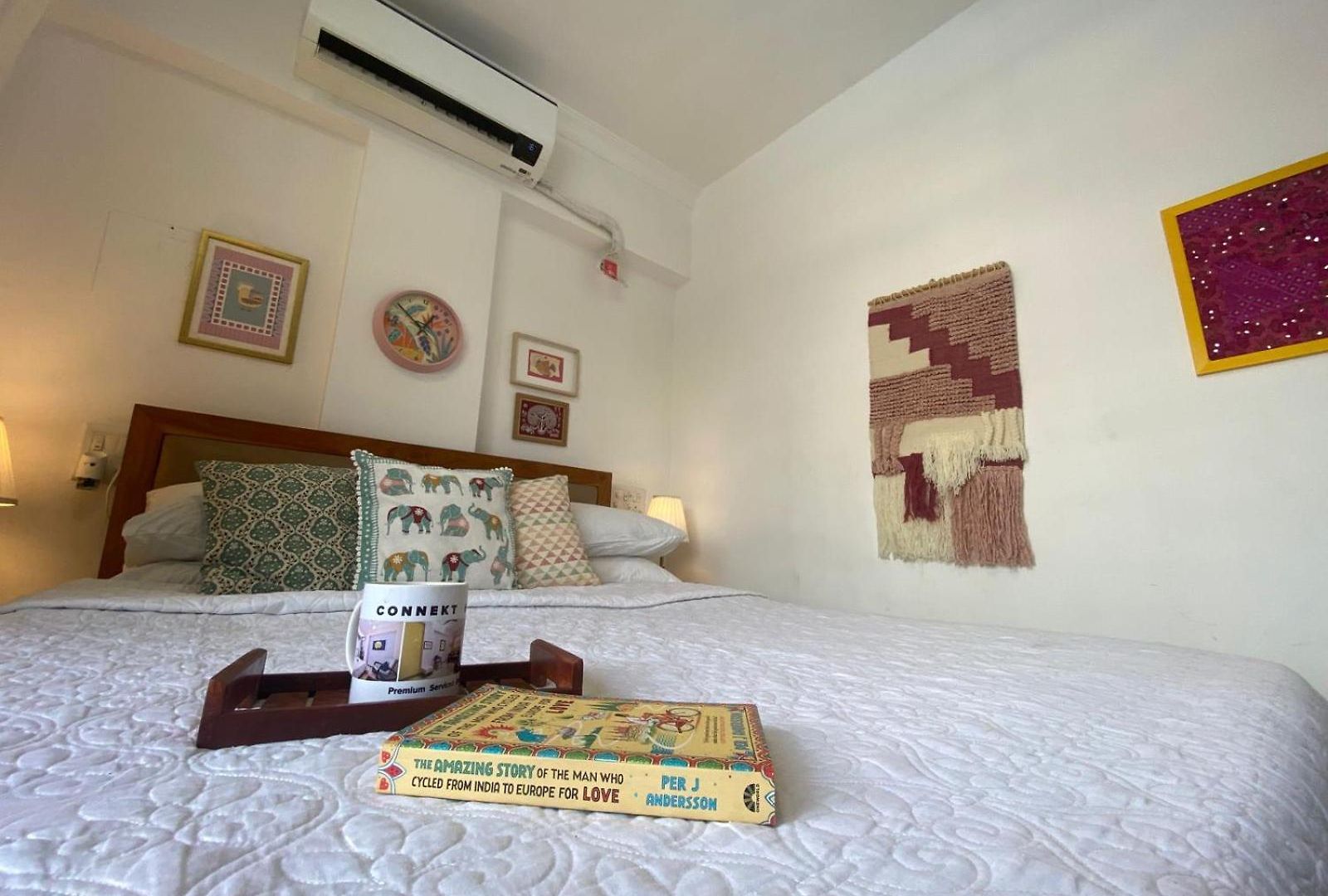 Connekthomes - Saba Heritage Charming In Bandra West Apartment