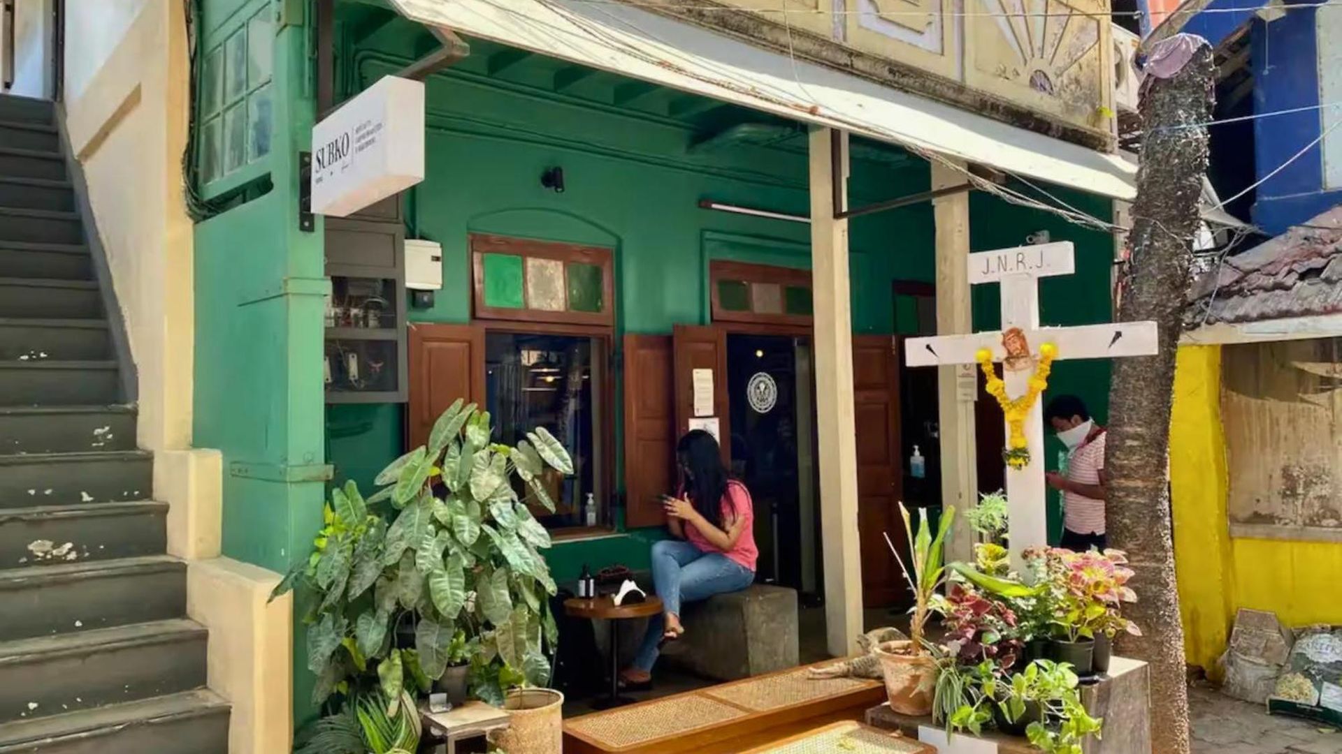 Connekthomes - Saba Heritage Charming In Bandra West Apartment *