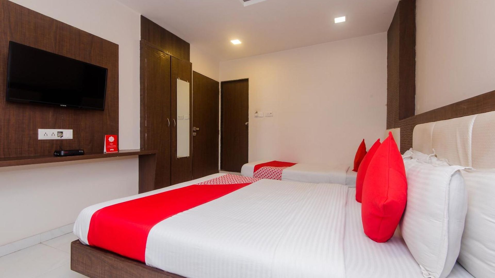 Hotel O Alfa Grand Near Chhatrapati Shivaji International Airport