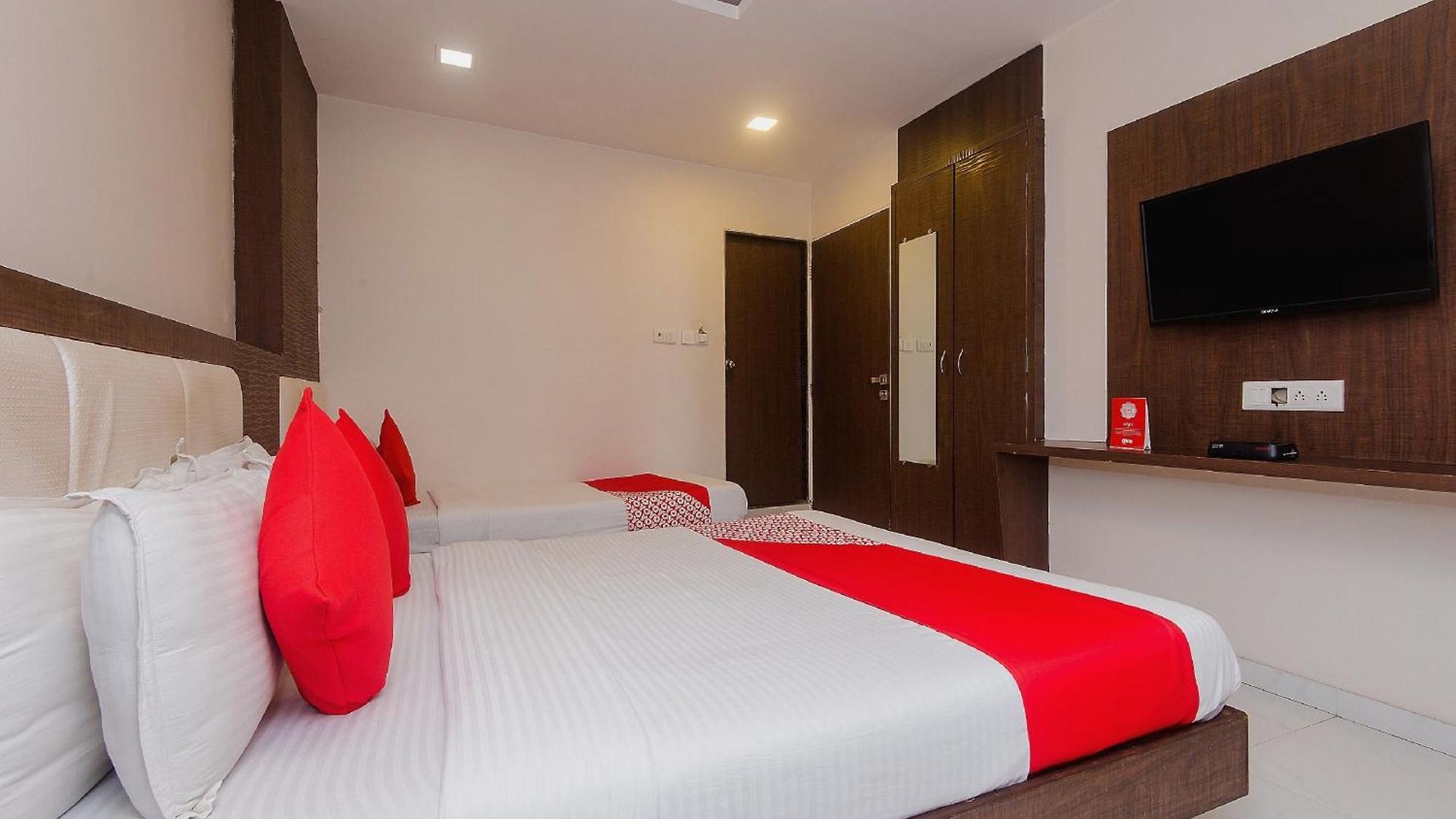 O Alfa Grand Near Chhatrapati Shivaji International Airport 3*