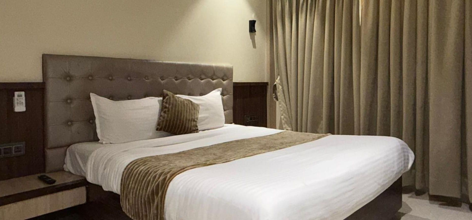 Hotel Shine Hospitality Residency