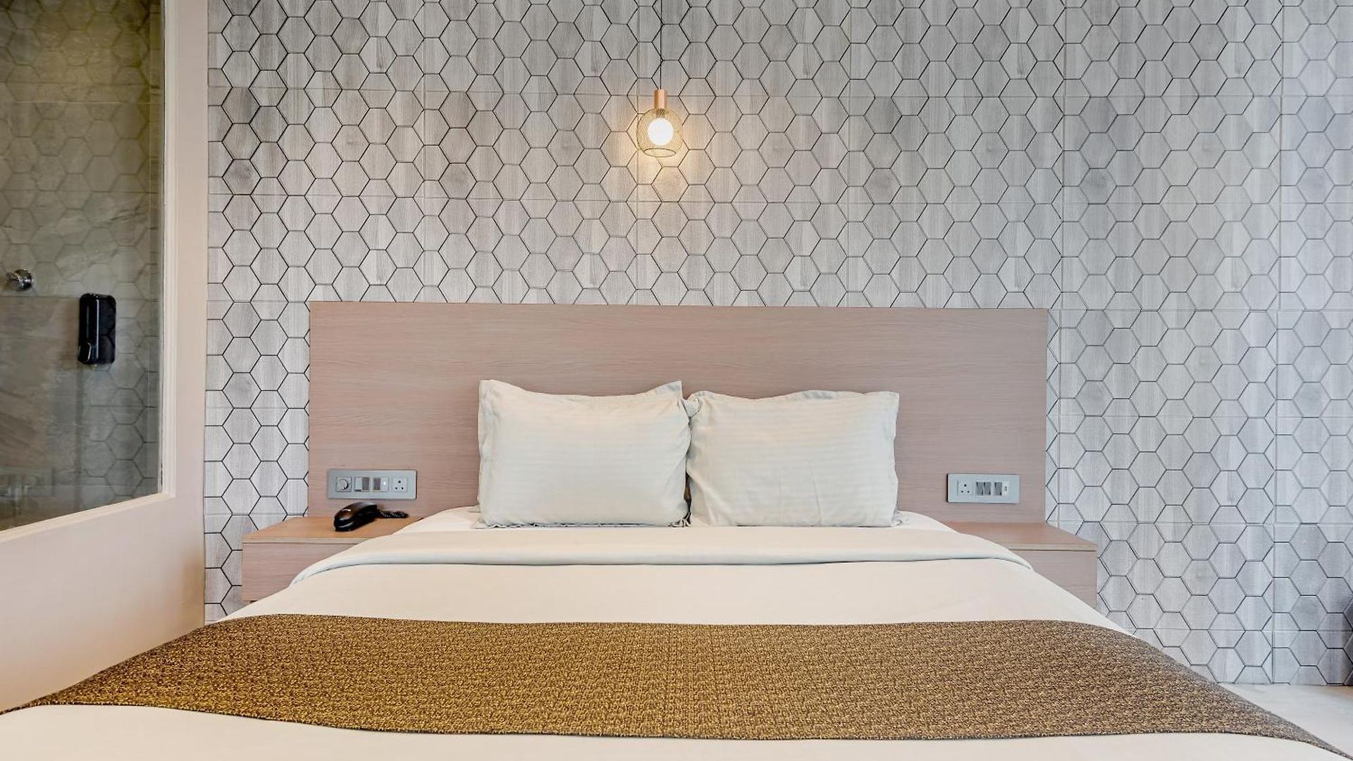 Aura - Near Malad Link Road 3*