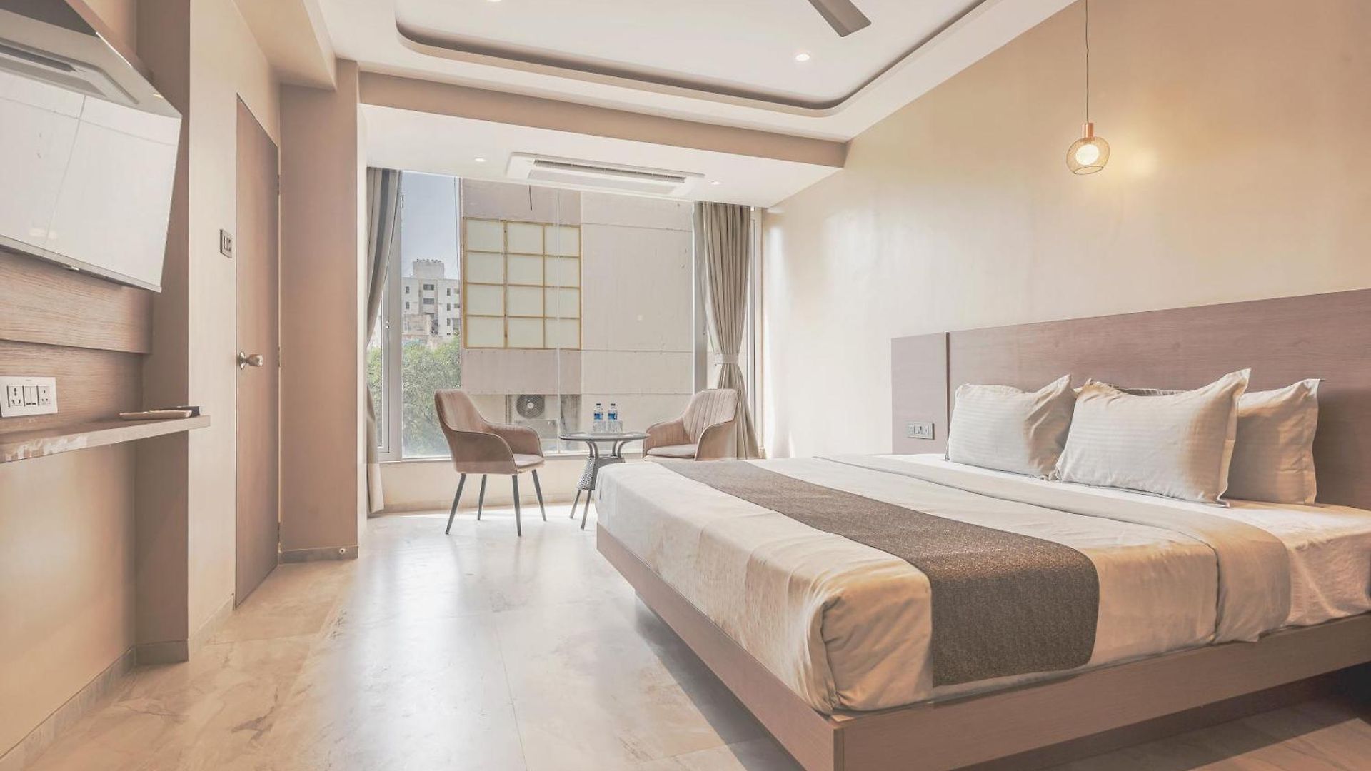 Hotel Aura - Near Malad Link Road 3*