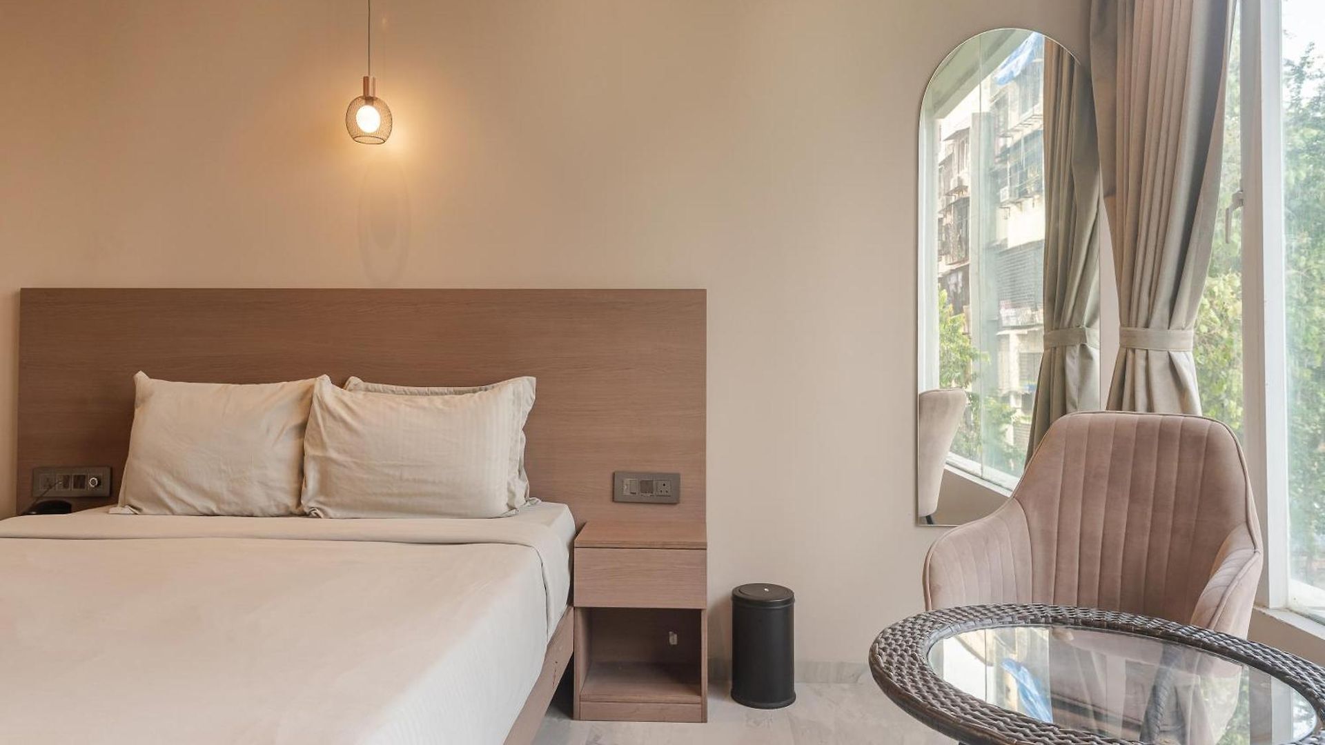 Aura - Near Malad Link Road Hotel 3*