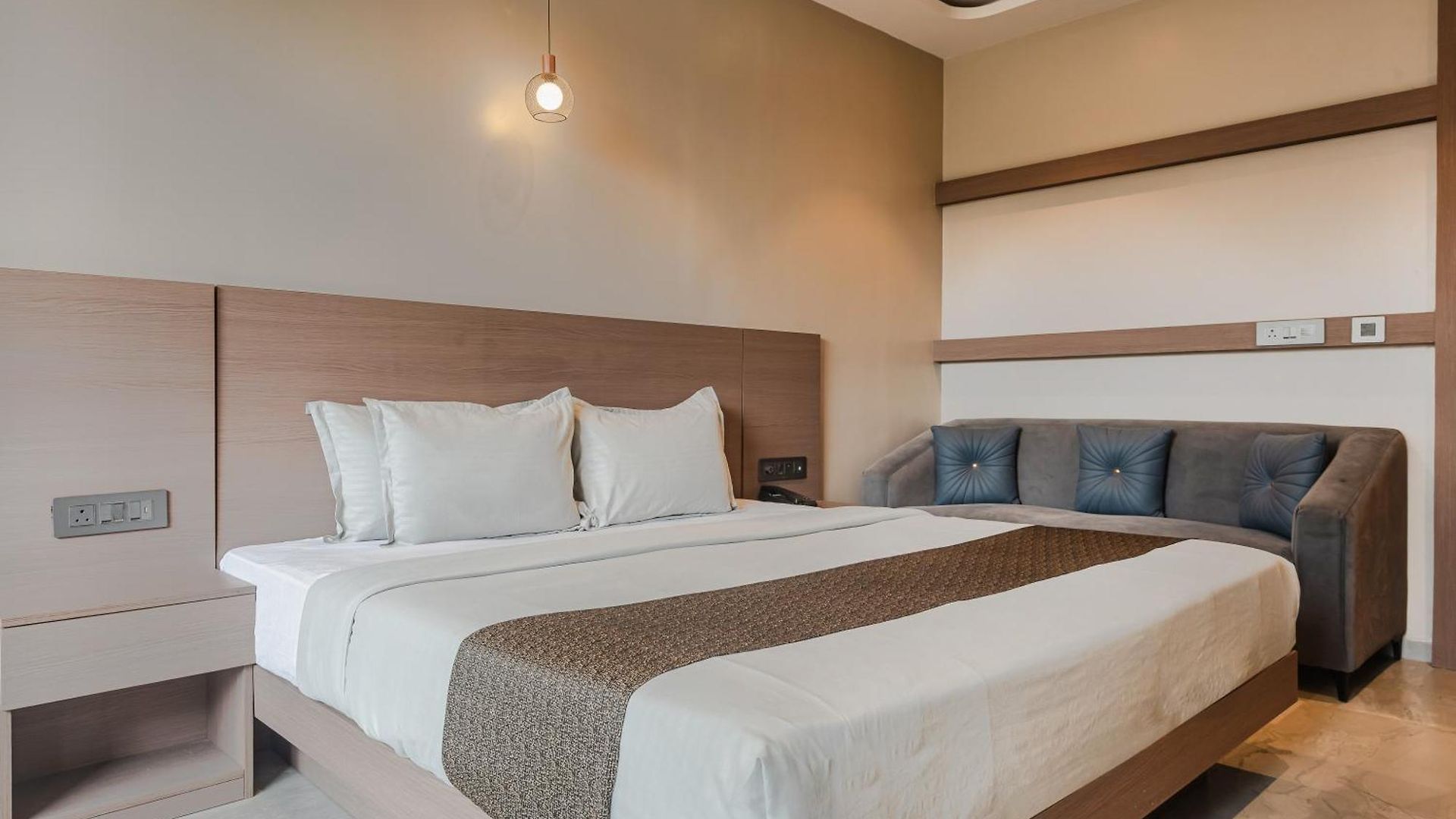 Hotel Aura - Near Malad Link Road Mumbai