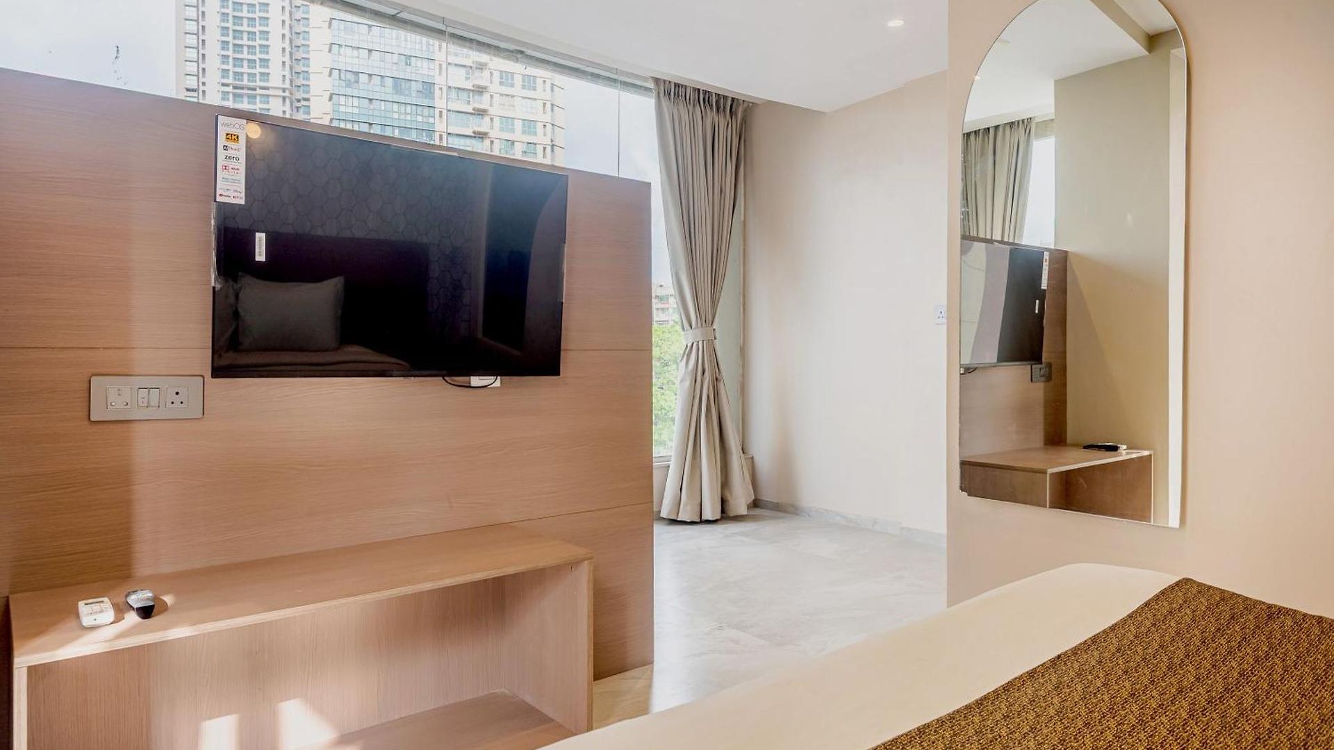 Aura - Near Malad Link Road 3* Mumbai