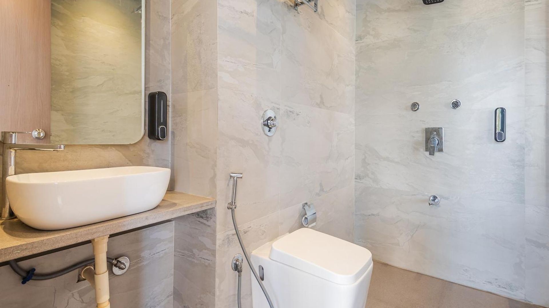 Aura - Near Malad Link Road