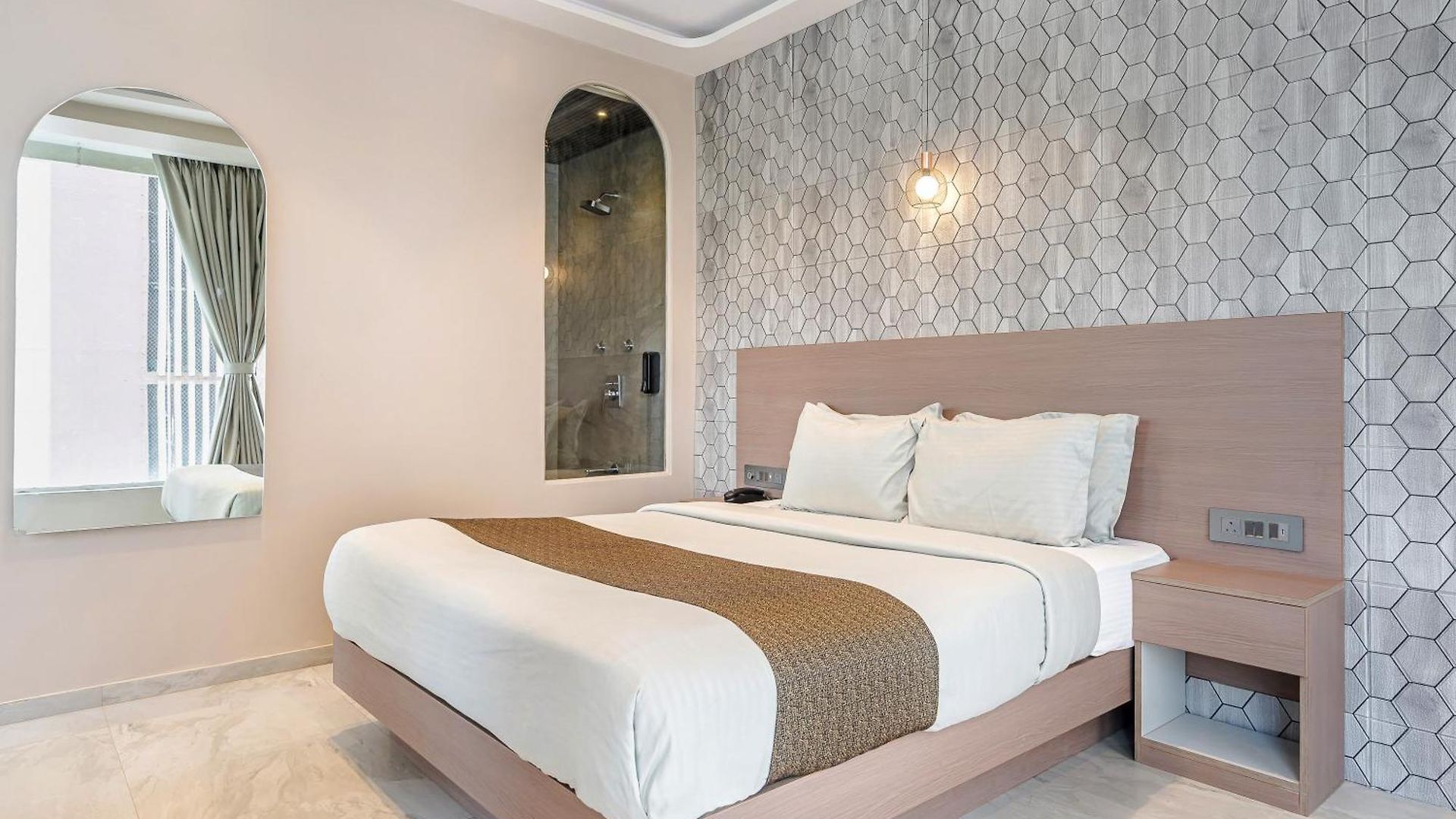 Aura - Near Malad Link Road Hotel Mumbai