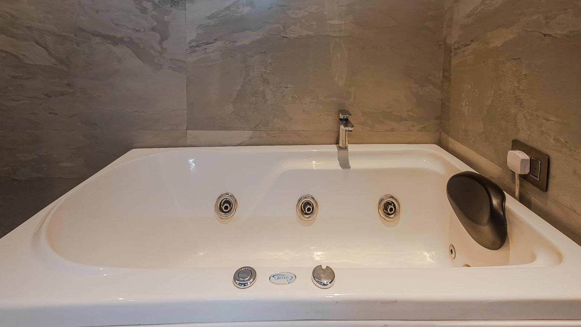 Hotel Aura - Near Malad Link Road Mumbai