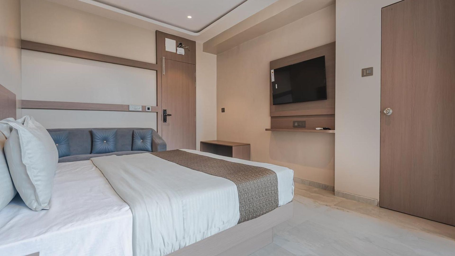 Aura - Near Malad Link Road Mumbai