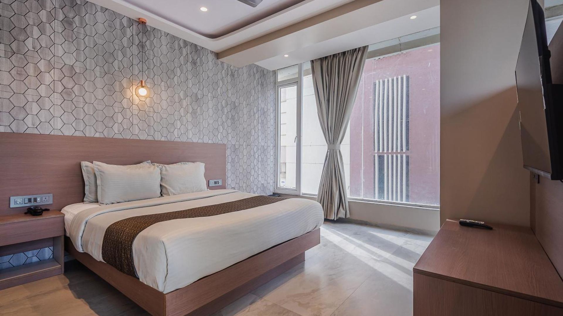 Aura - Near Malad Link Road