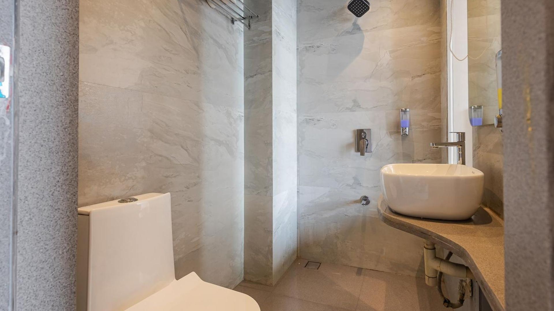 Aura - Near Malad Link Road 3*