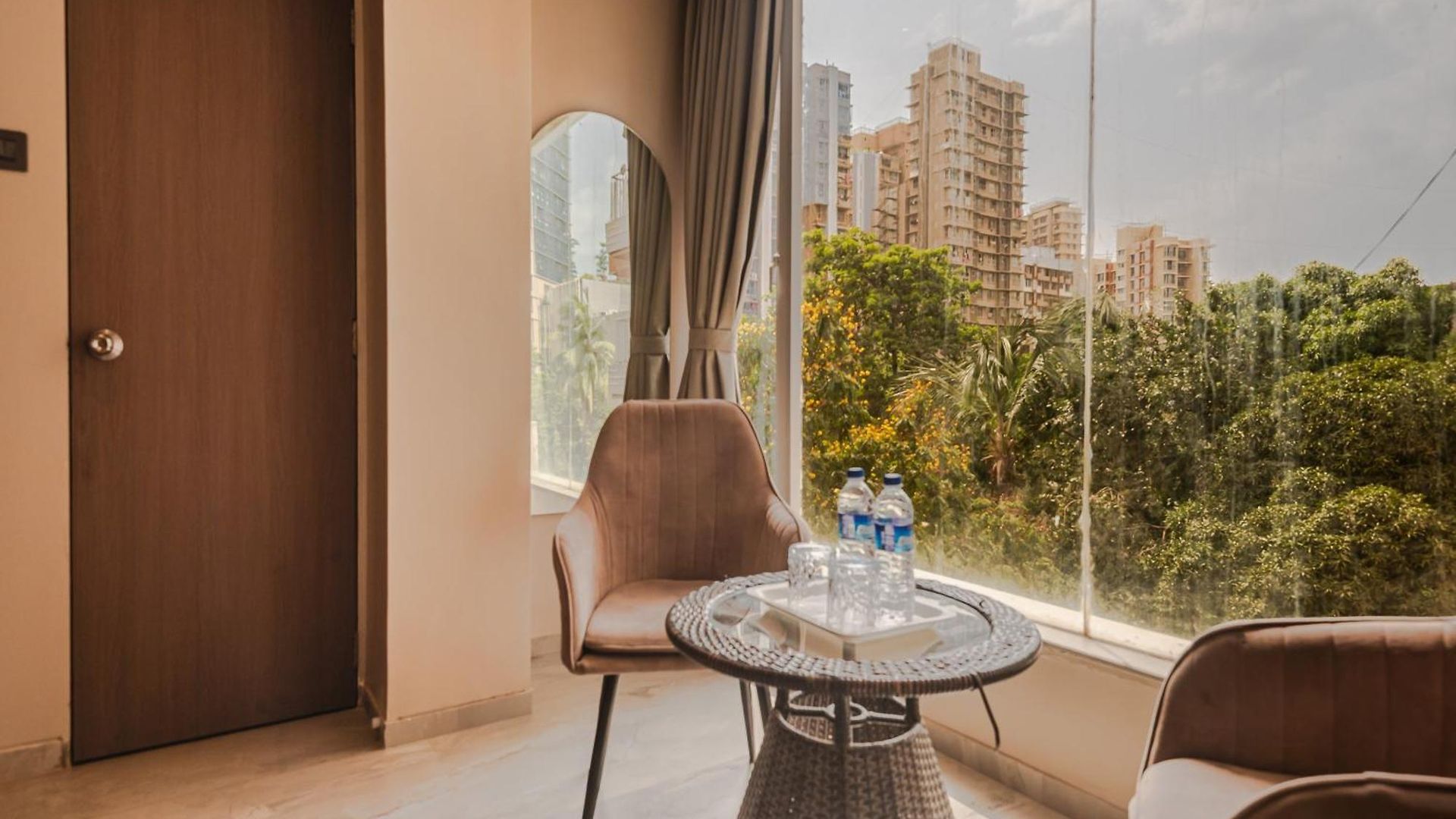 Aura - Near Malad Link Road 3* Mumbai