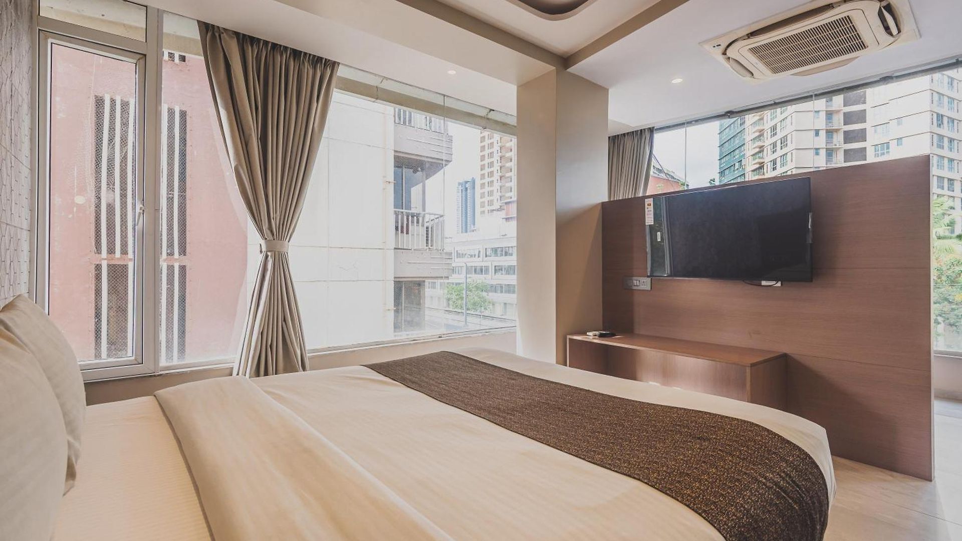 Aura - Near Malad Link Road