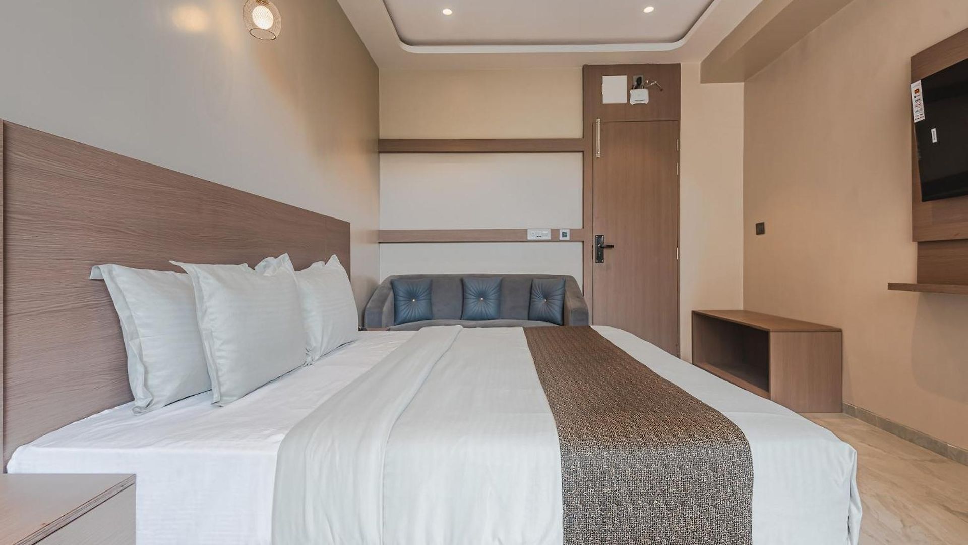Aura - Near Malad Link Road