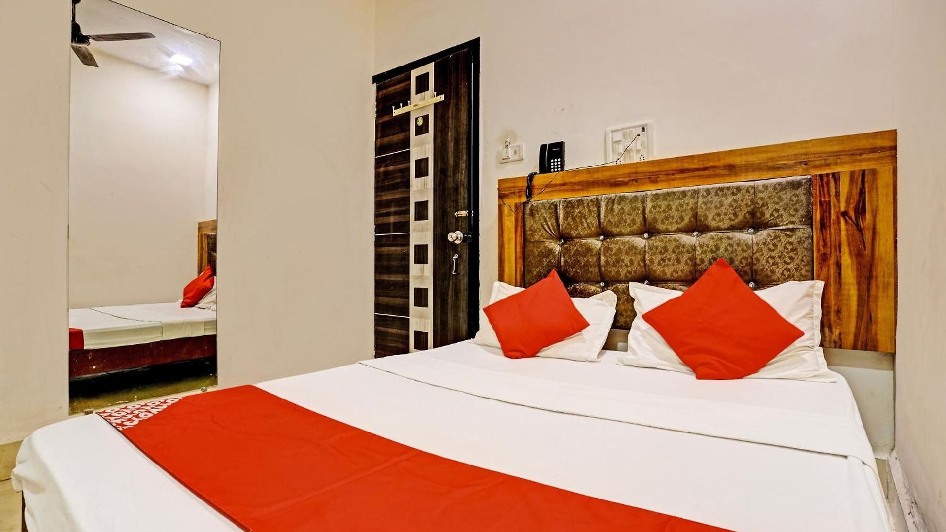 Oyo Flagship Satyam Palace Mumbai