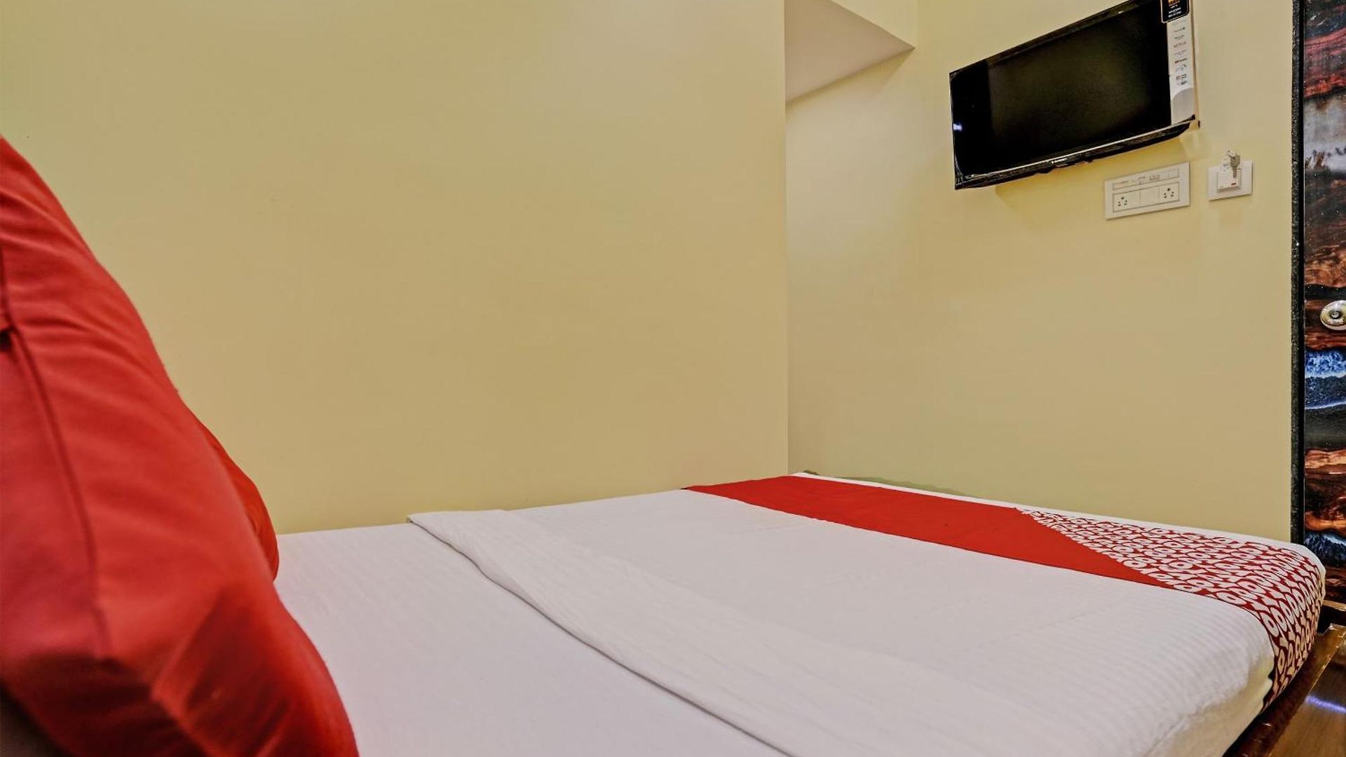 Hotel Oyo Flagship Nine Hills Mumbai