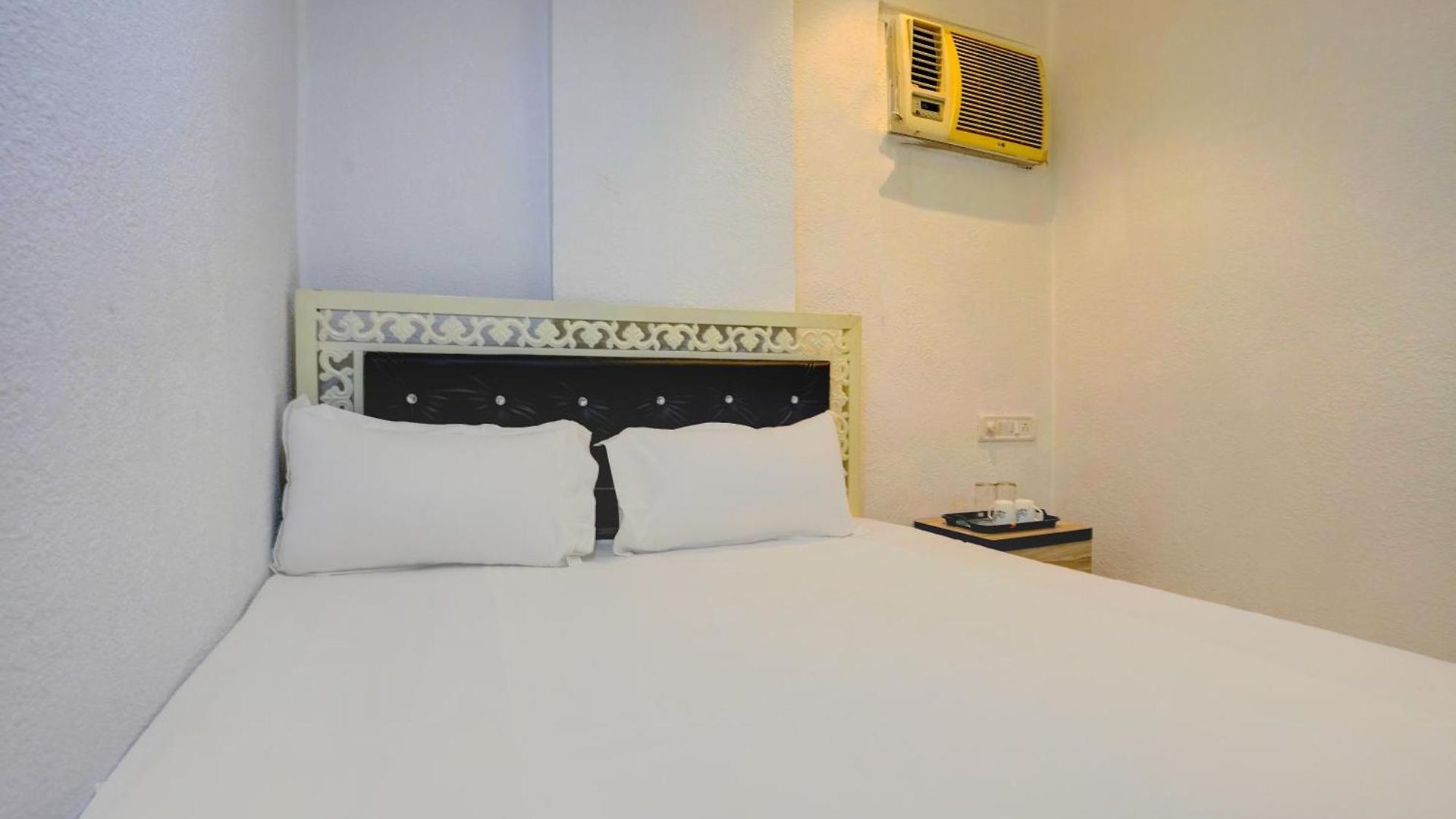 O Paying Guest Hotel 4*