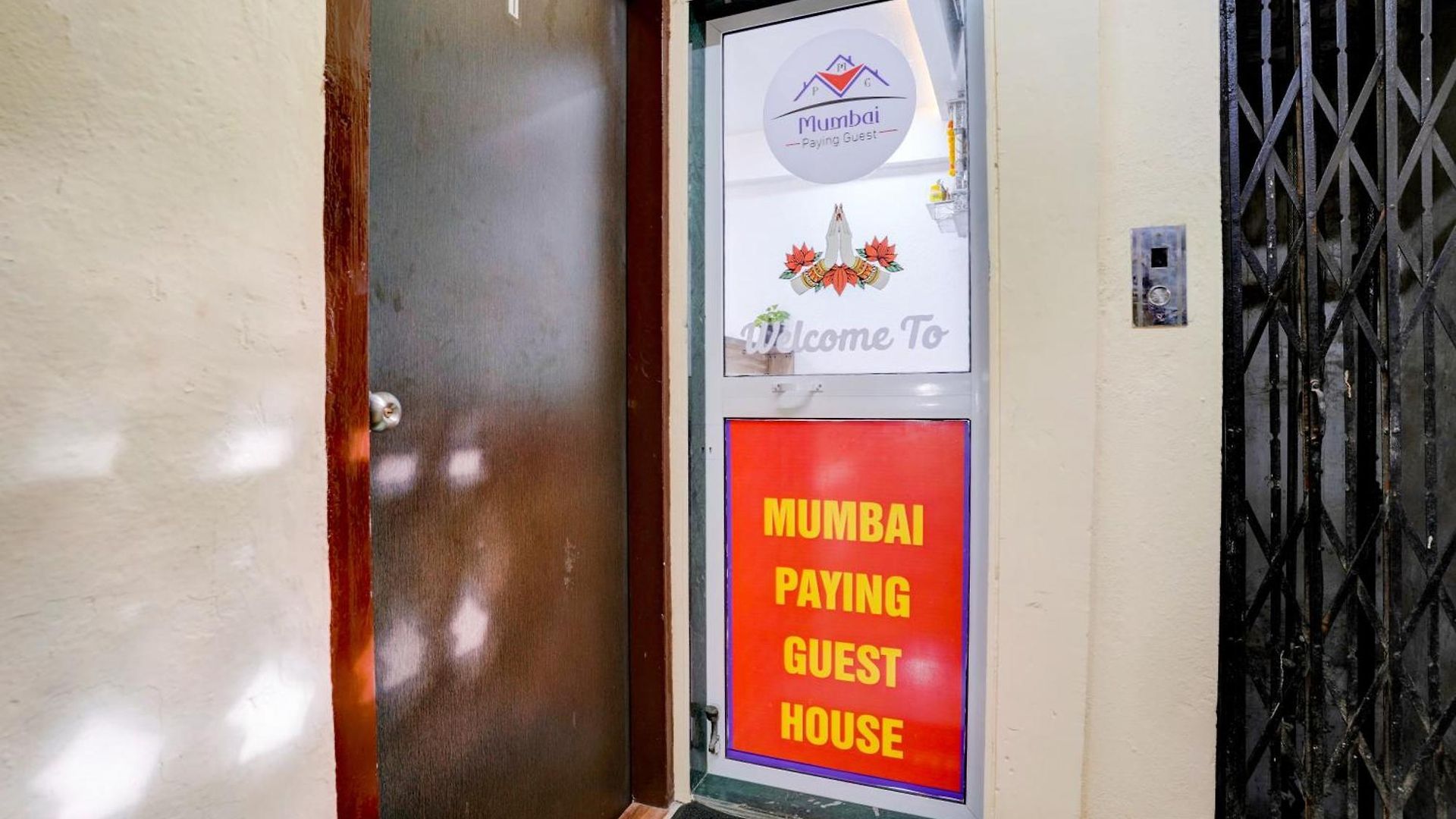 O Paying Guest